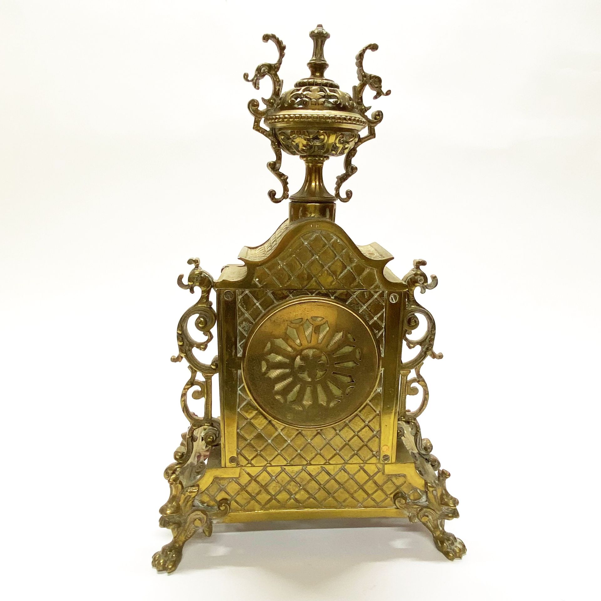 An early 20thC brass striking mantle clock H.45cm. - Image 3 of 4