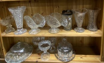 A quantity of good vintage glassware.