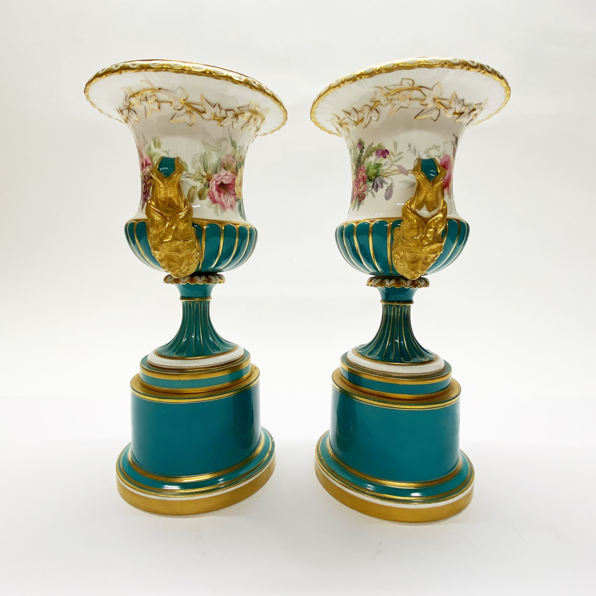 A pair of fine 19thC porcelain urns H. 32cm. (A/F hairline to interior of base) - Image 3 of 4