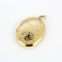 A large hallmarked 9ct yellow gold locket pendant, L. 5cm.