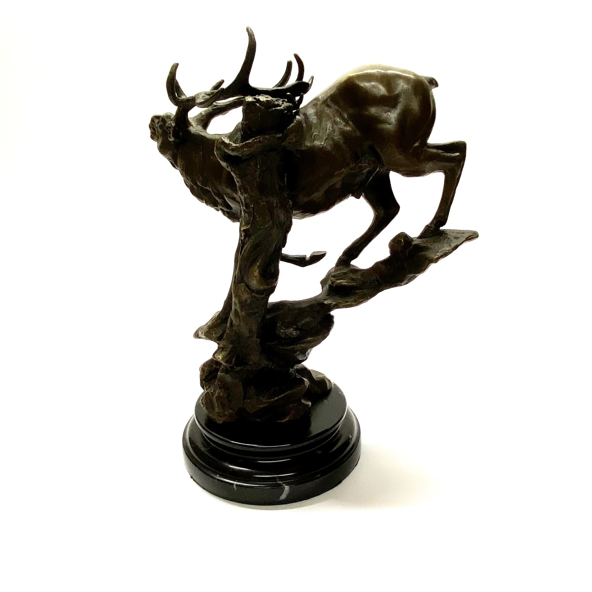 An impressive bronze stag on a marble base. H. 29cm - Image 3 of 4