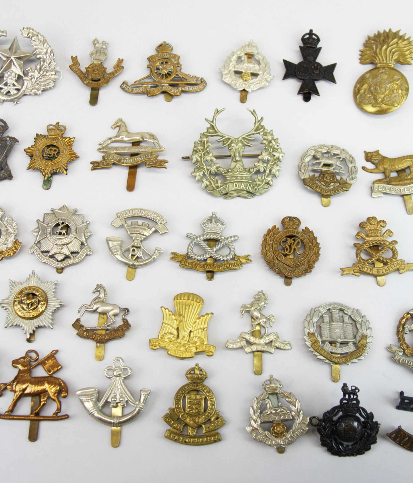 An extensive collection of military cap badges. - Image 3 of 4