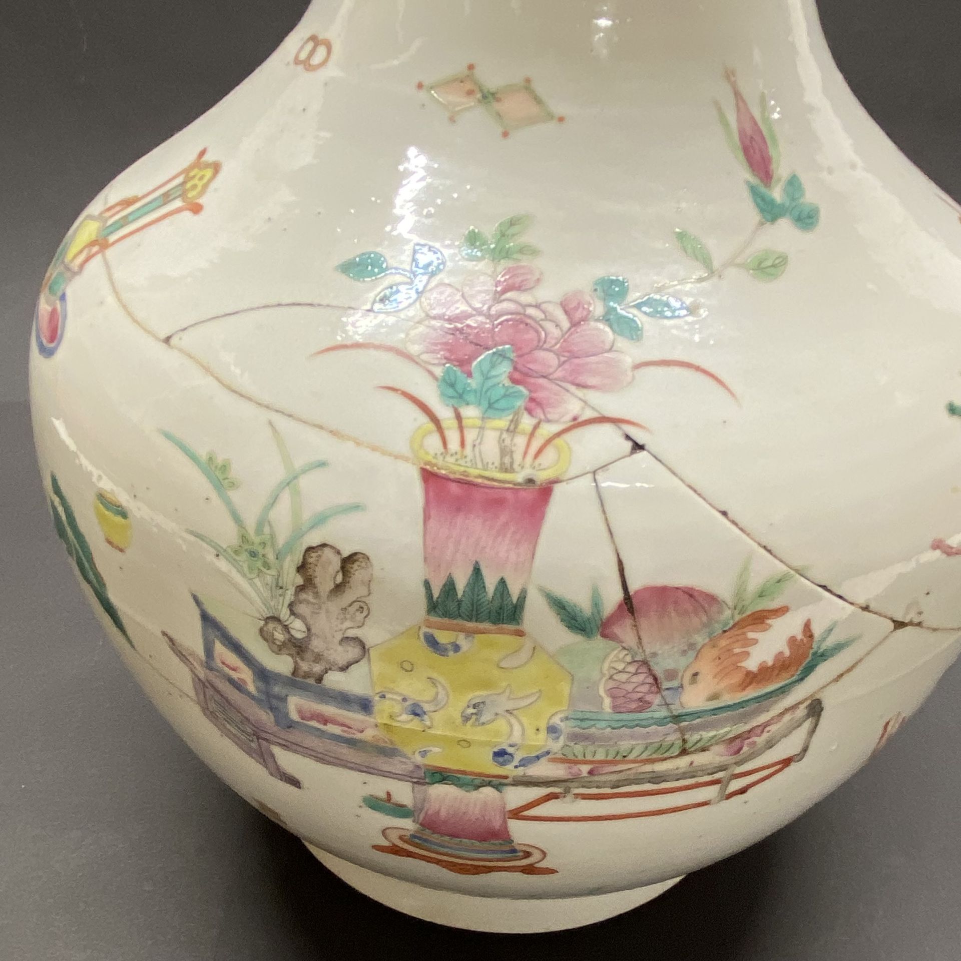 A 19thC Chinese porcelain garniture together with a large 19thC Chinese porcelain vase (exstensively - Image 5 of 5