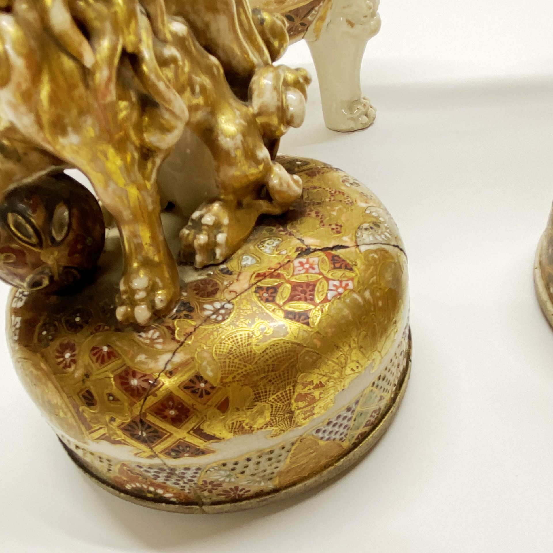 A pair of 19thC Japanese gilt porcelain koros. H. 39cm (repair to one lid) - Image 4 of 4