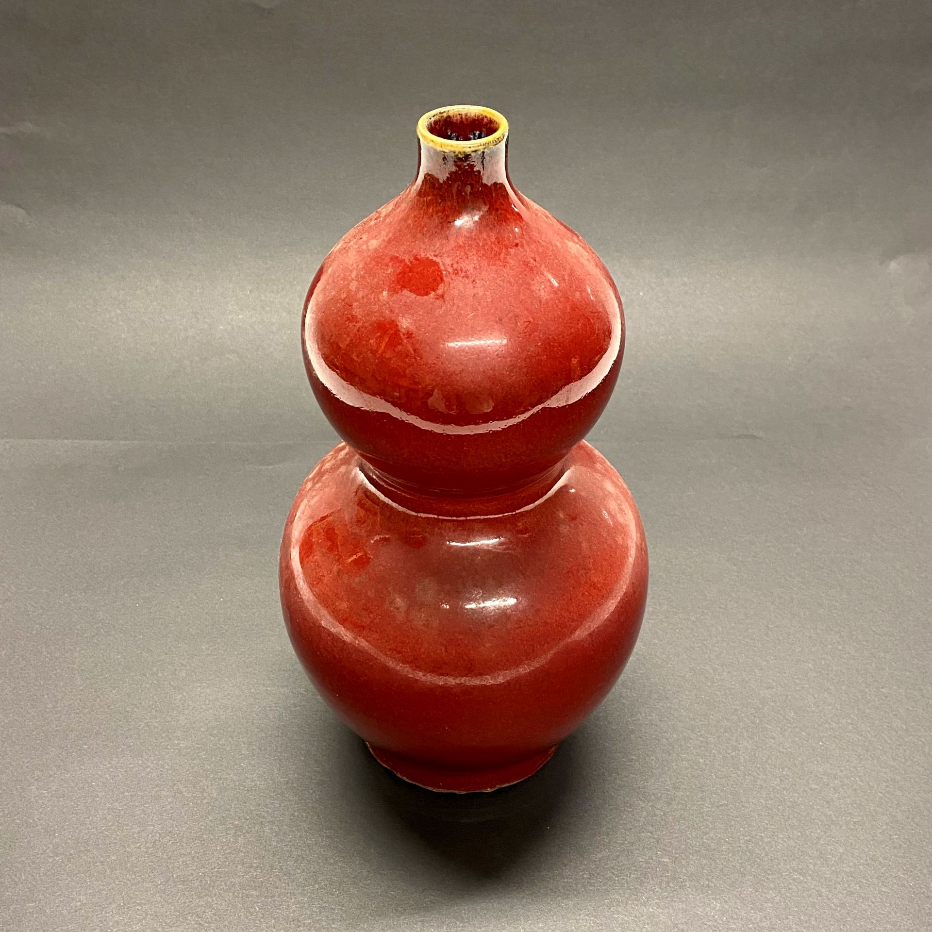 A Chinese sang de boeuf glazed porcelain gourd vase H. 25cm - Image 3 of 3