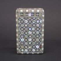 A mother-of-pearl and bone decorated cigar case, S. 12cm x 7cm x 4cm.