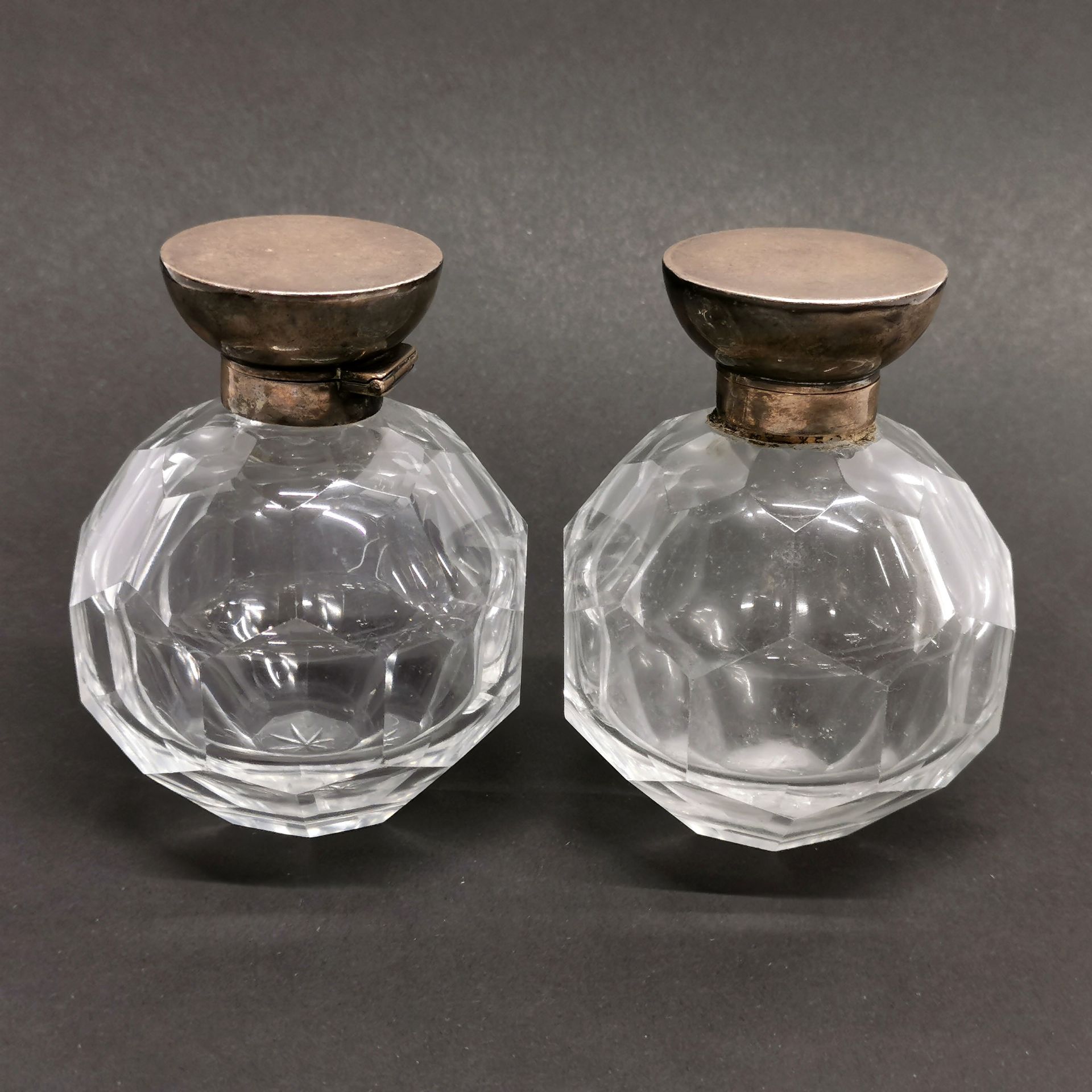 A pair of hallmarked silver topped cut crystal bottles, H. 9cm. - Image 2 of 4