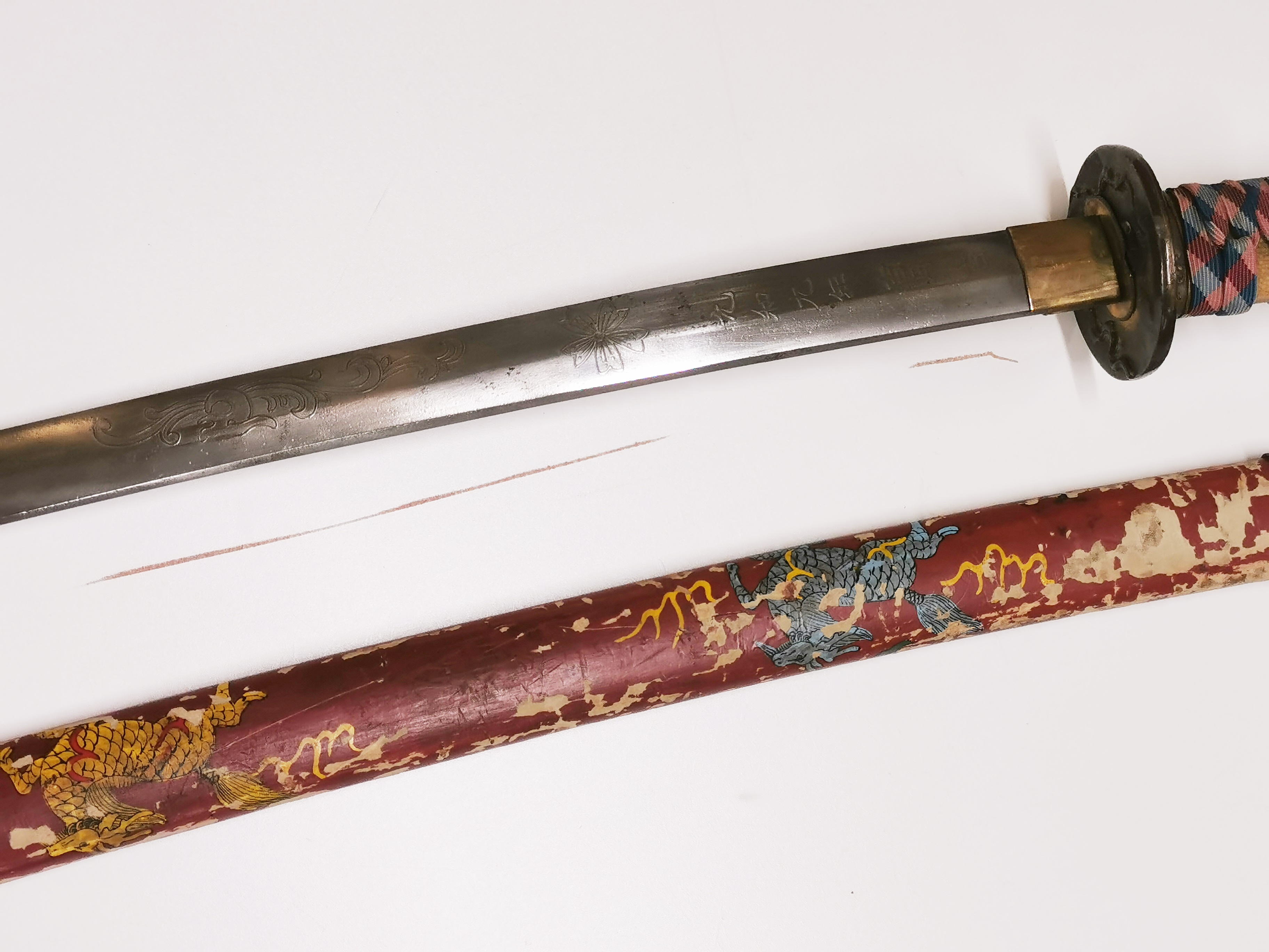 A 20thC Japanese style katana sword with painted saya, ray skin hilt and a bronze tsuba and - Image 4 of 4