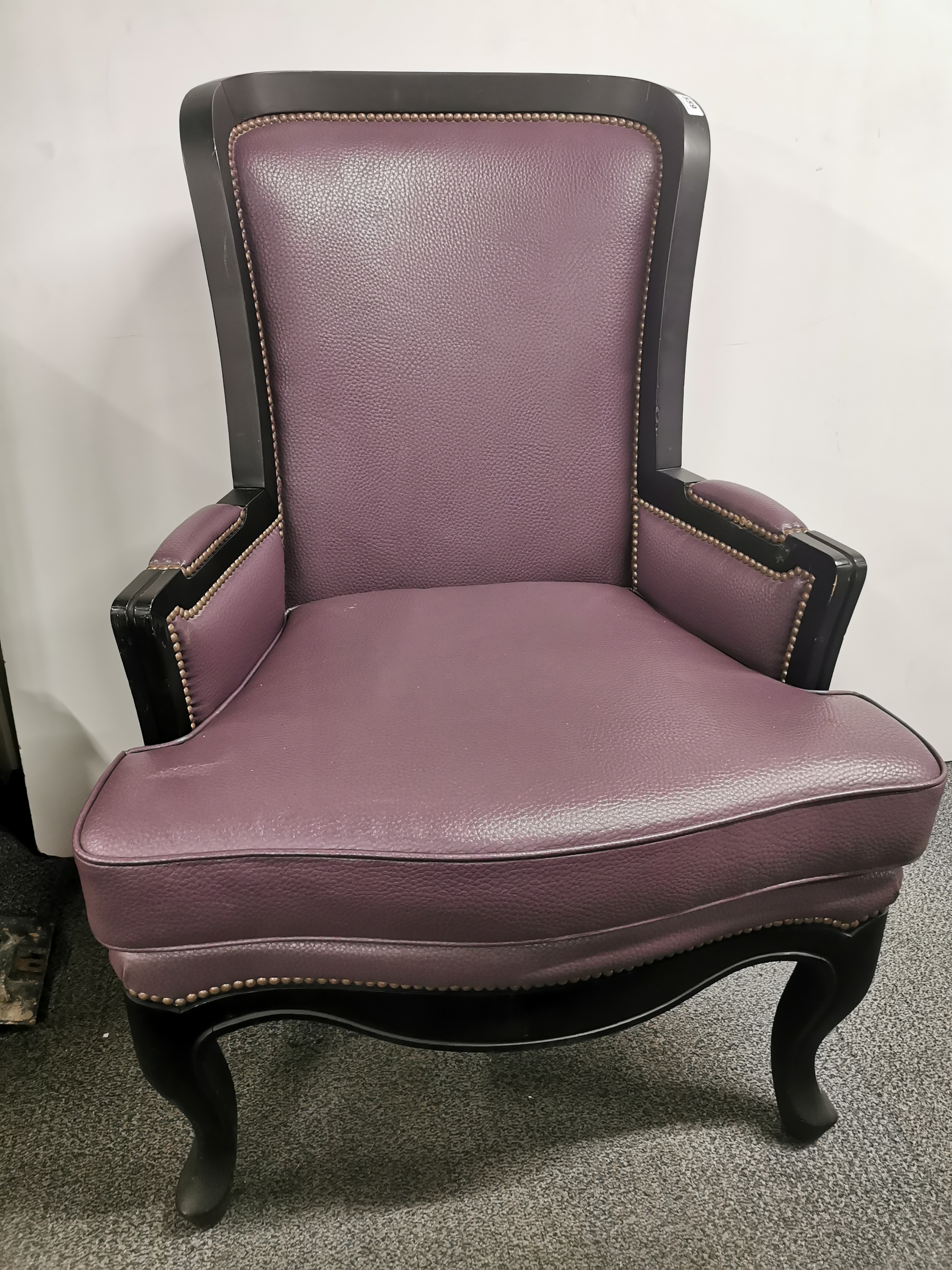 An attractive upholstered armchair. - Image 2 of 3