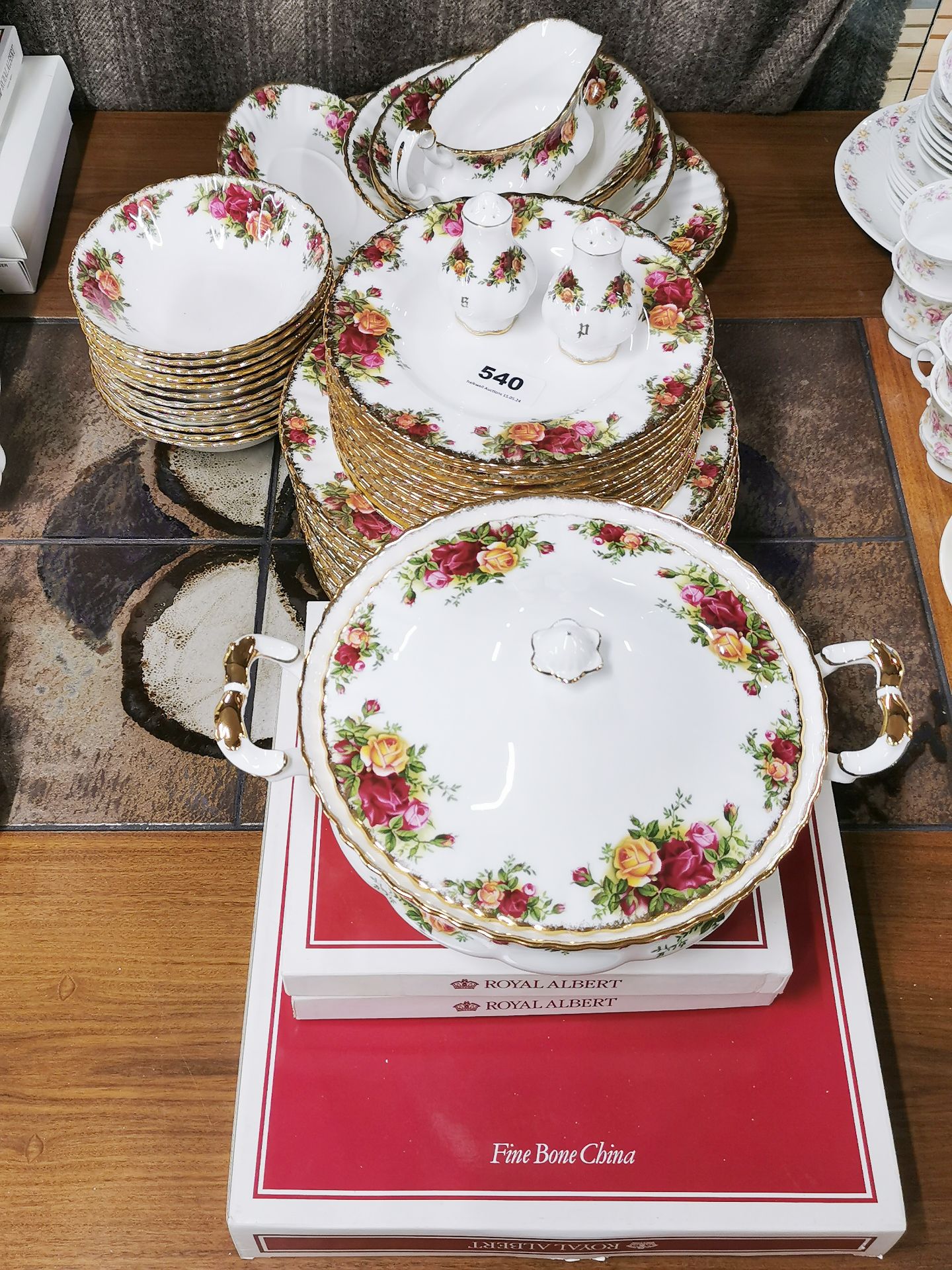 A twelve setting Royal Albert Old Country Roses dinner service with one tureen, table mats, etc. - Image 3 of 6