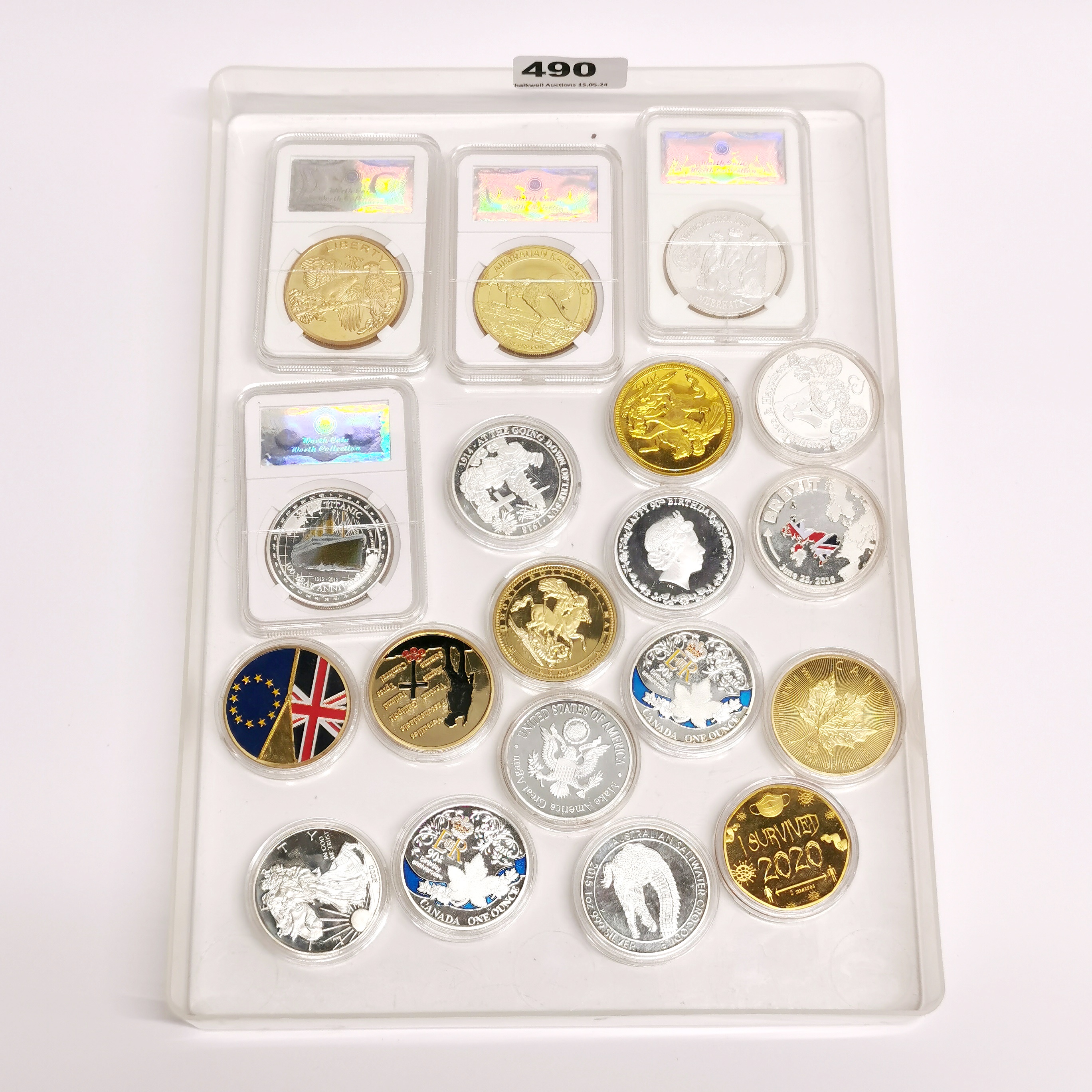 A quantity of mixed silver and other commemorative coins.