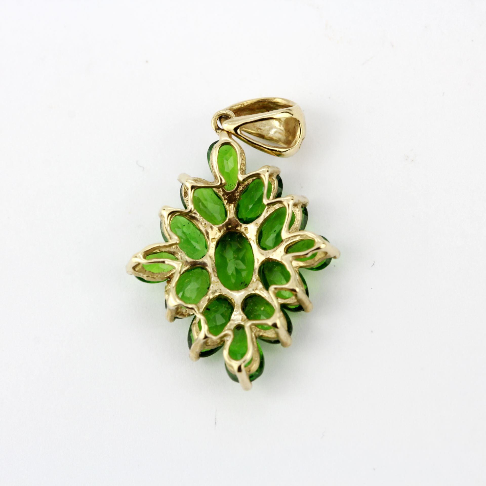 A 9ct yellow gold pendant set with chrome diopsides, L. 2.7cm. - Image 2 of 2