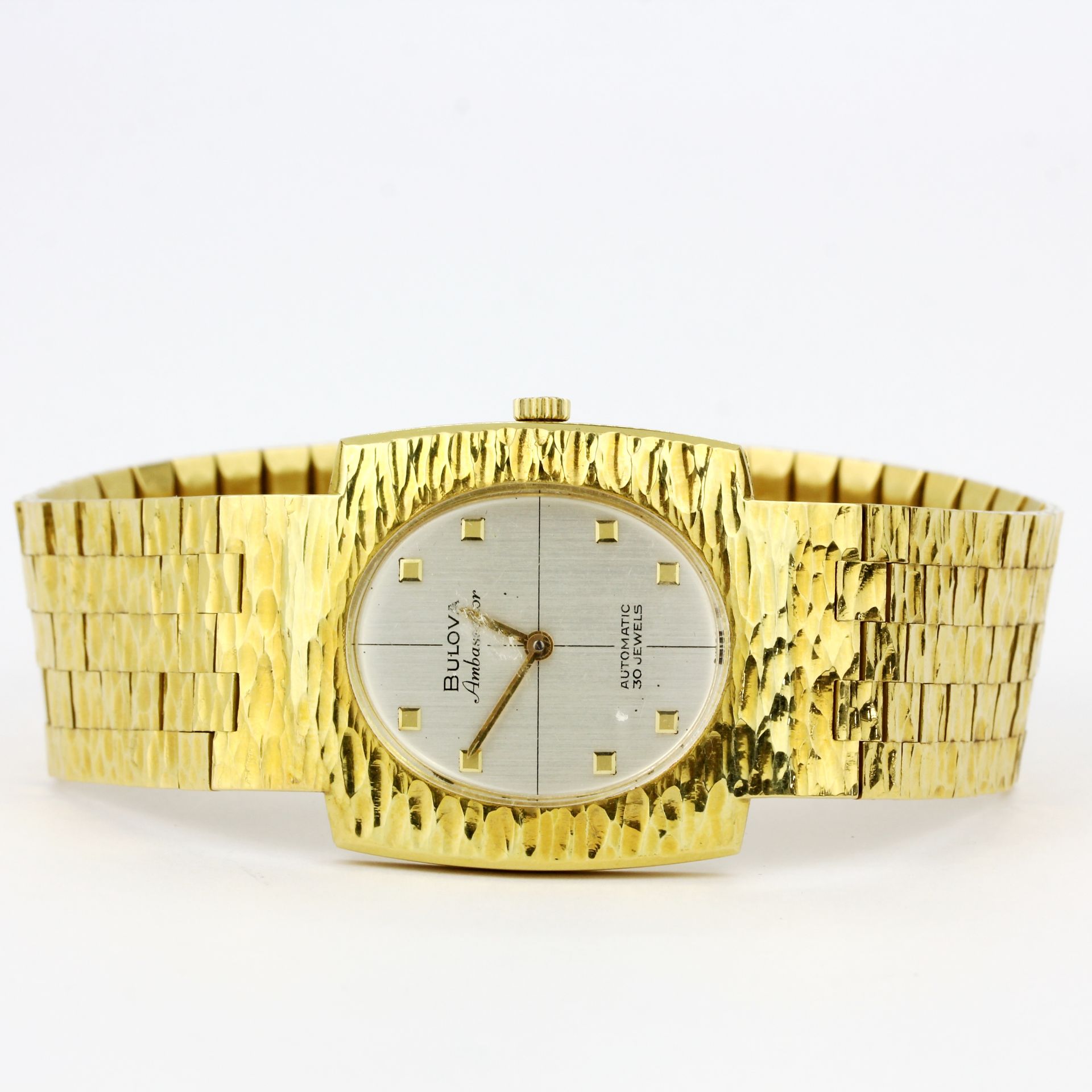 A gentleman's 18ct yellow gold Bulova wrist watch, serial number 1301650.