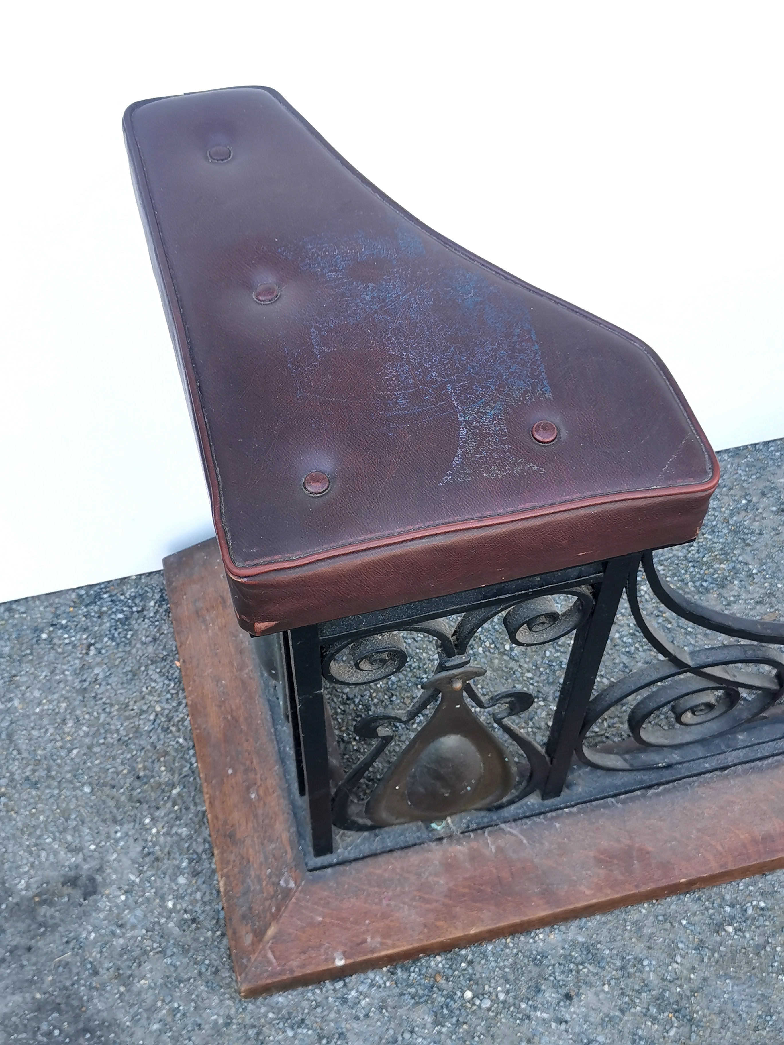 A large Art Nouveau 20thC upholstered iron and oak fireplace fender seat, W. 180cm. - Image 3 of 5