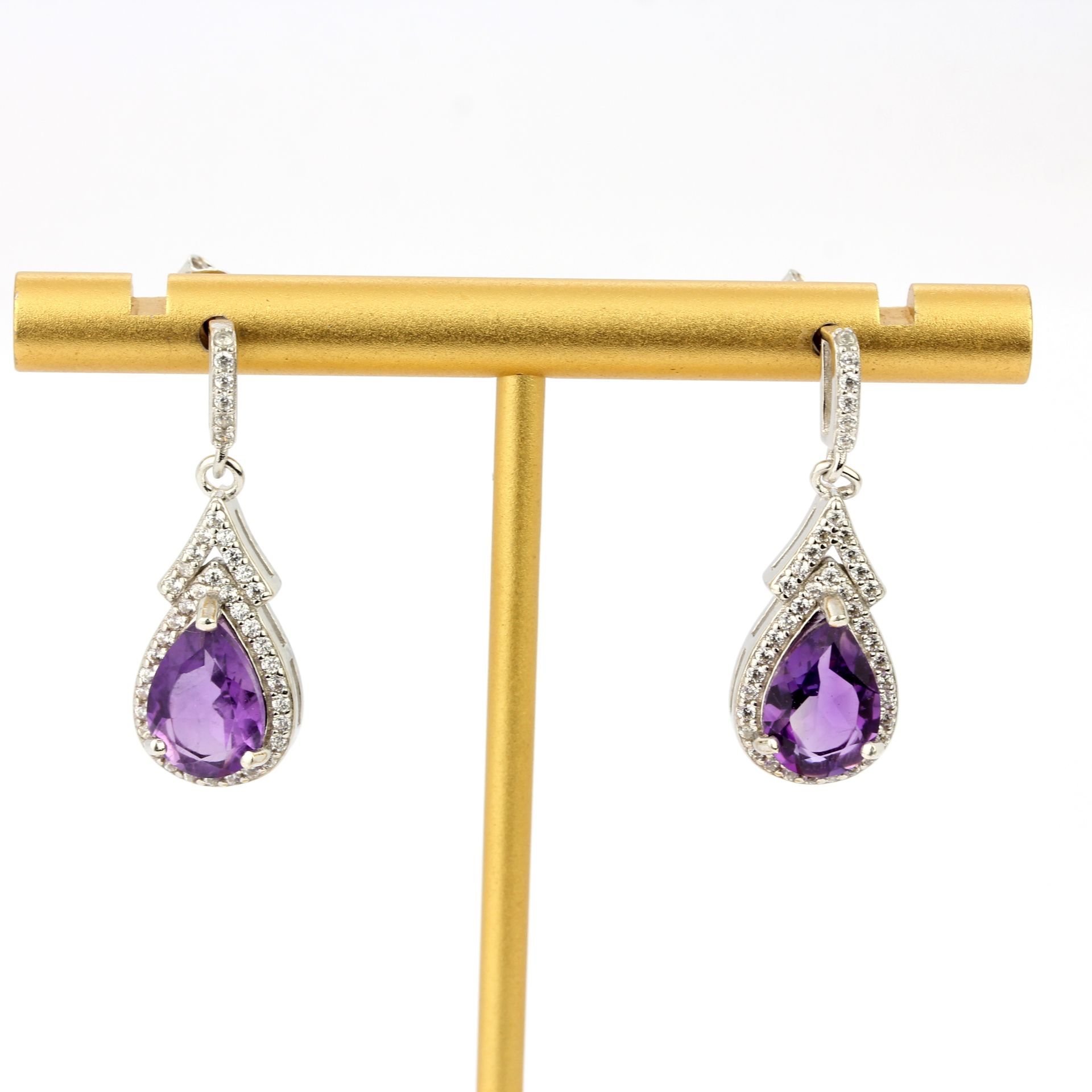 A pair of 925 silver drop earrings set with pear cut amethysts and white stones, L. 2.8cm.