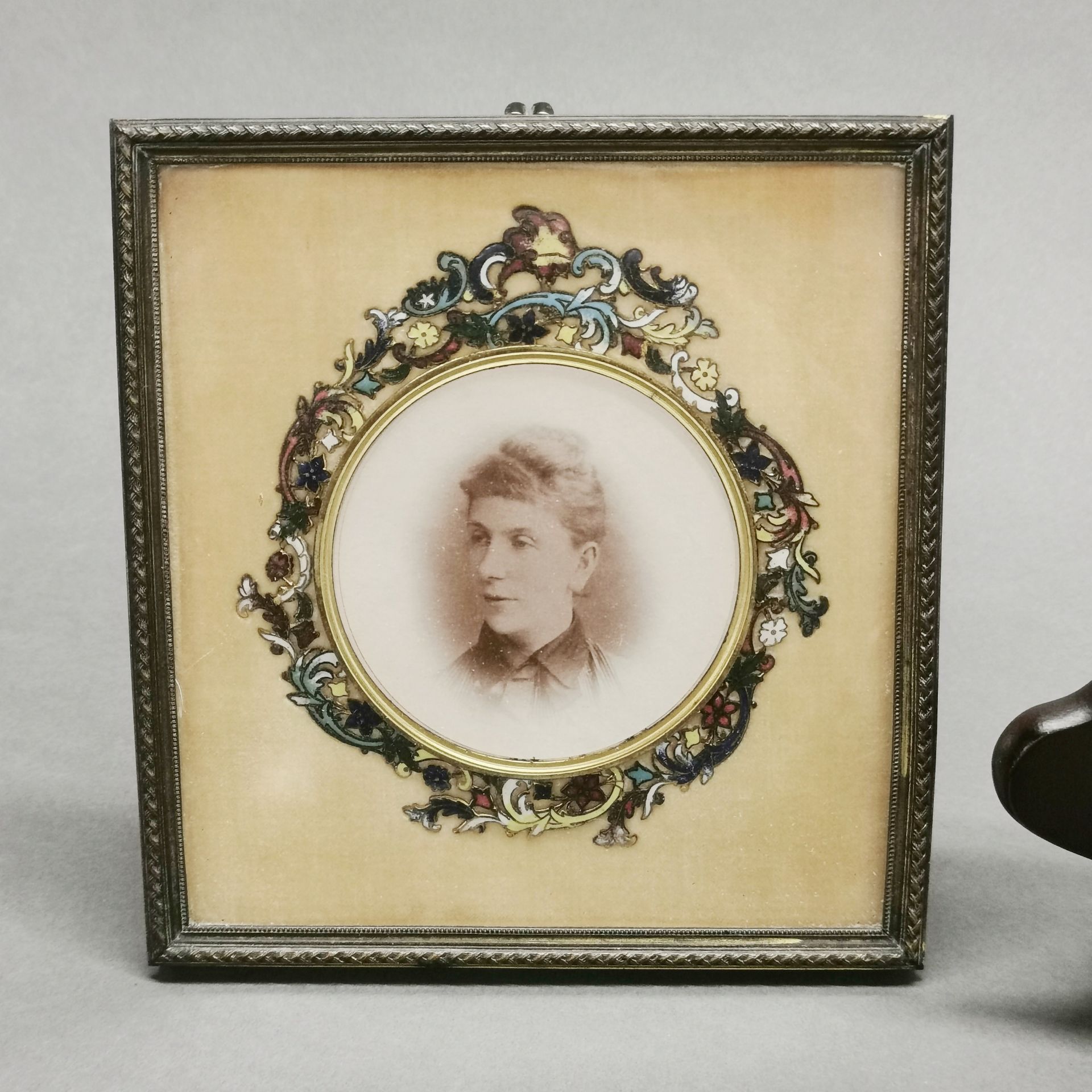 An Edwardian framed and enamelled photograph of a lady, frame size 15 x 16cm, together with a - Image 2 of 5