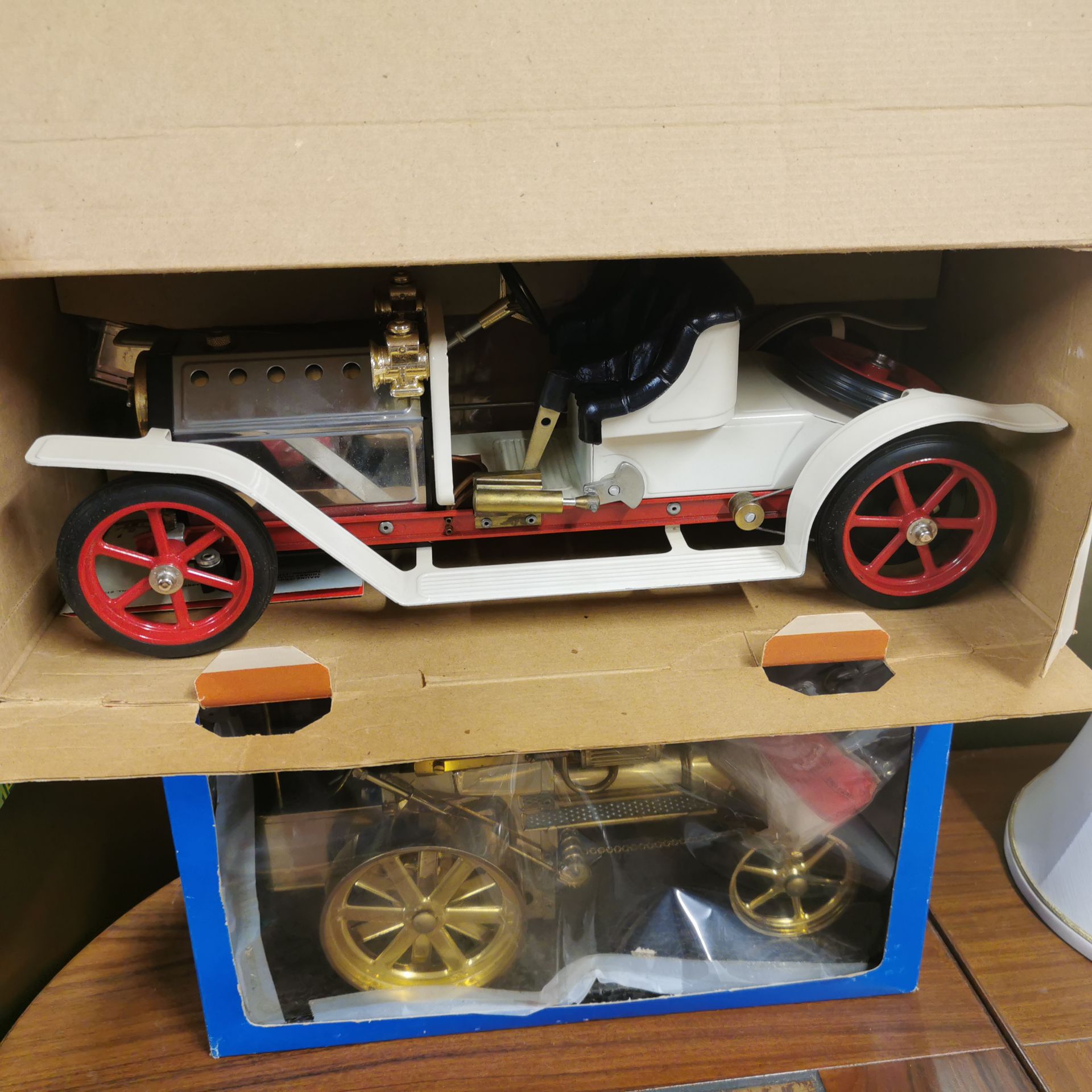 A boxed Mamod steam roller with a Wilesco model and two Burago cars. - Image 4 of 4