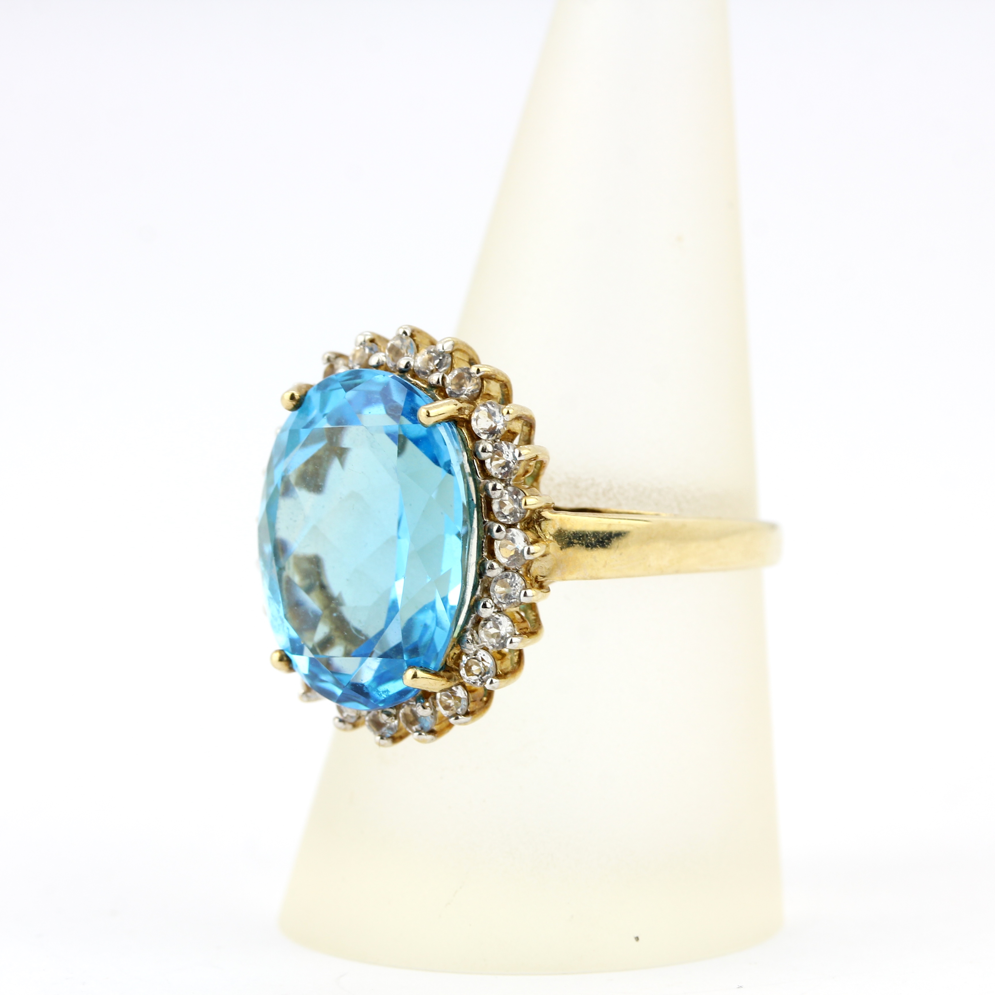 A 9ct yellow gold blue topaz and white topaz cluster ring, ring size S. - Image 2 of 3