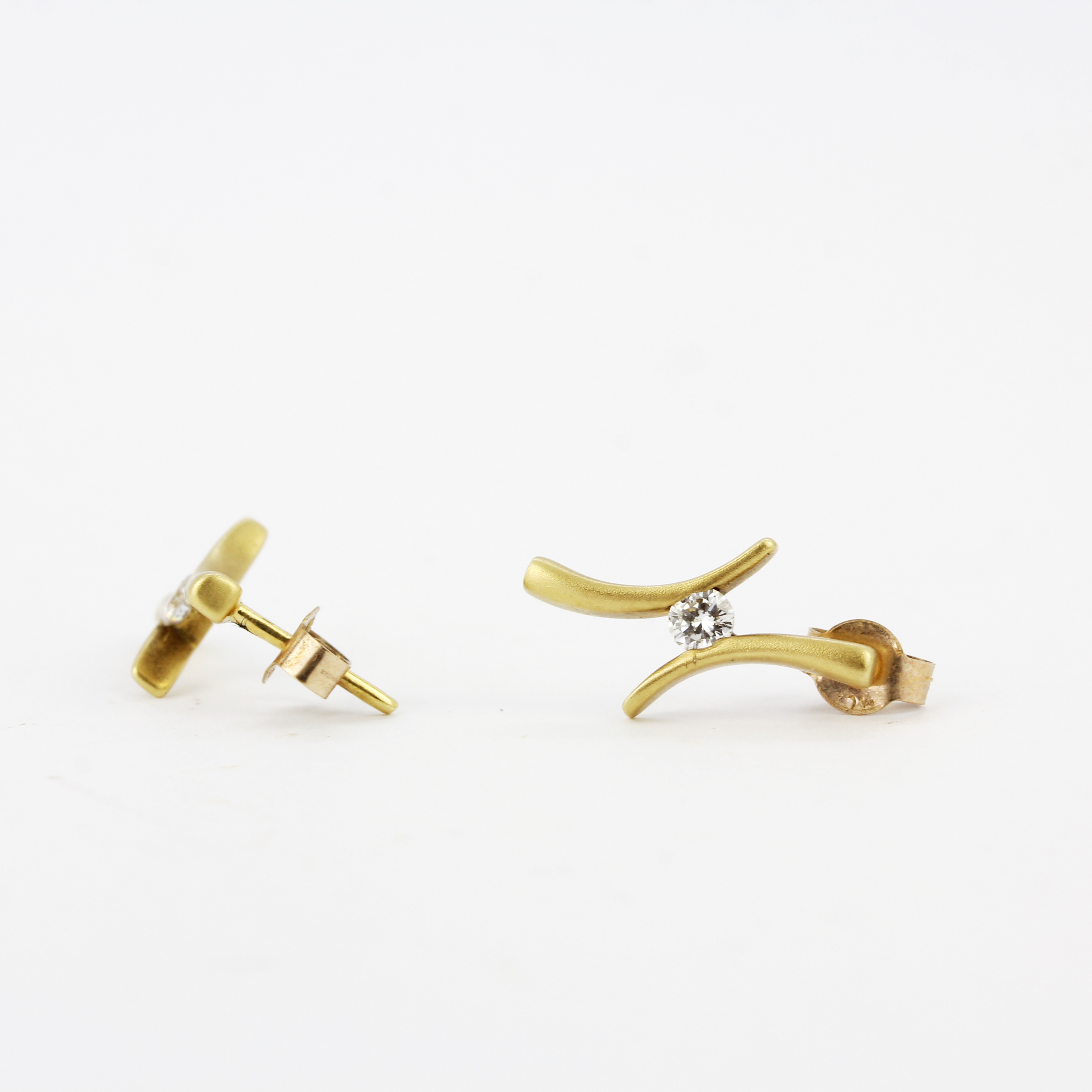 A pair of 9ct yellow gold diamond set earrings, L. 1.6cm. - Image 3 of 3