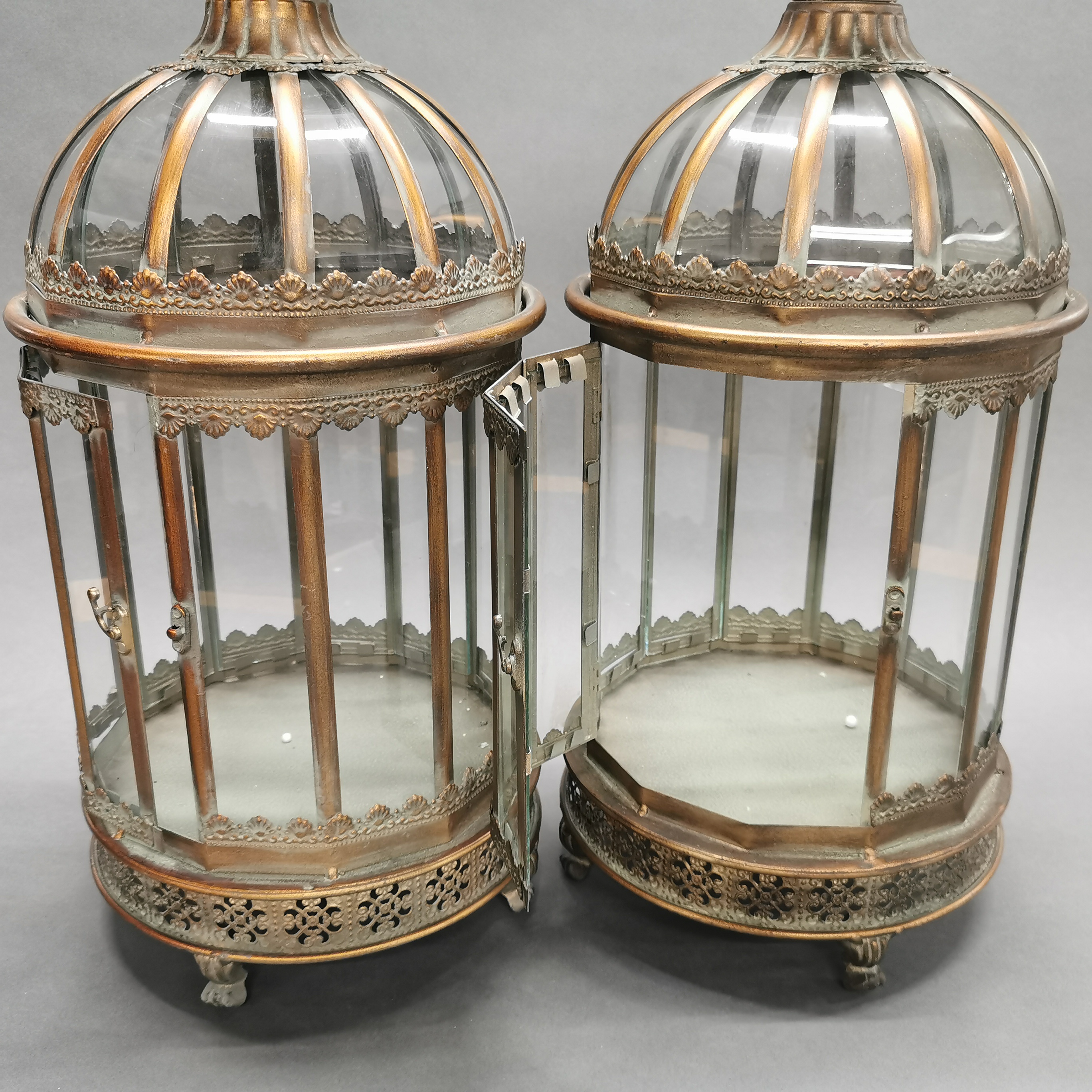 A pair of bronzed metal and glass garden lanterns, H. 62cm. - Image 3 of 3