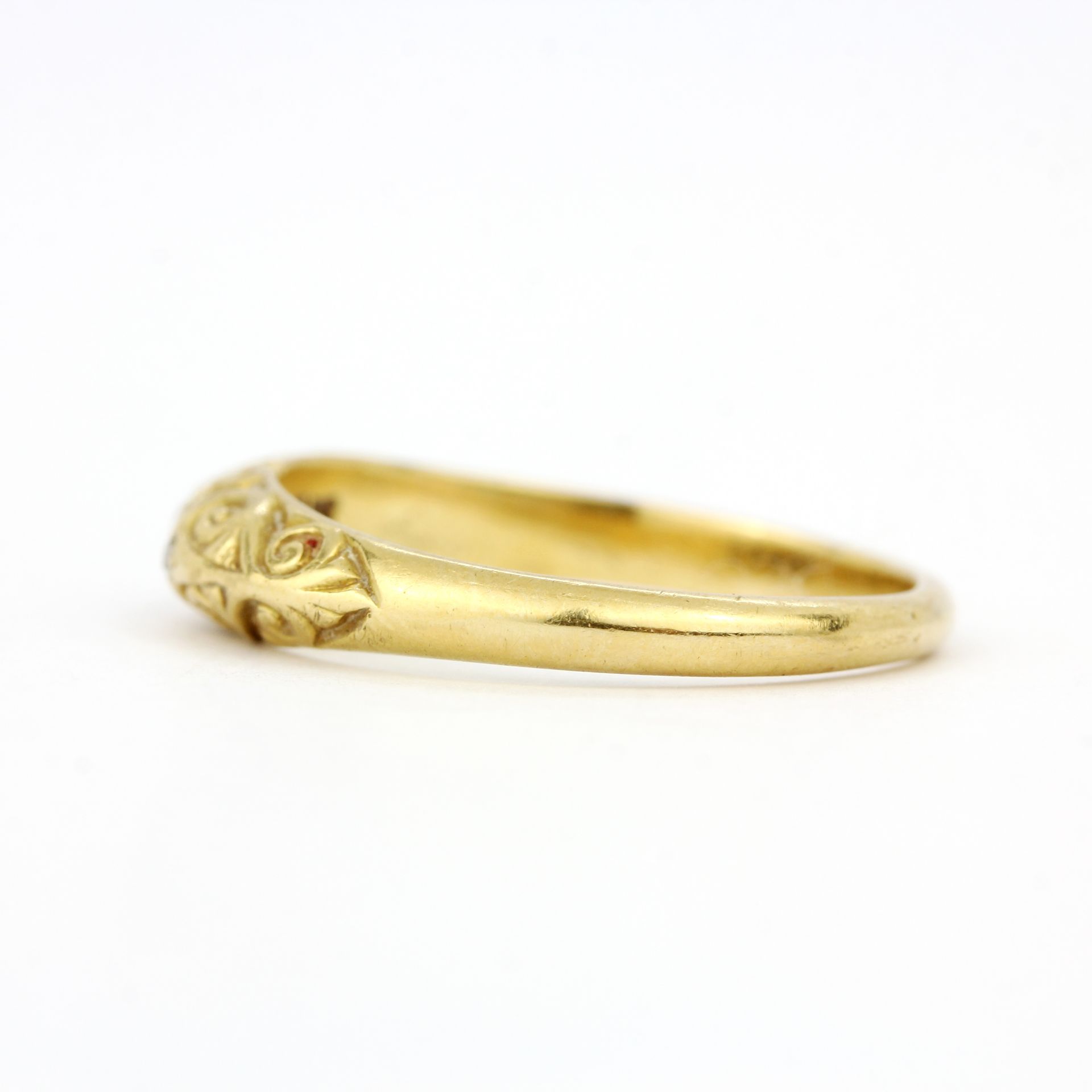 An antique 18ct yellow gold ring set with rose cut diamonds, ring size P. - Image 2 of 2