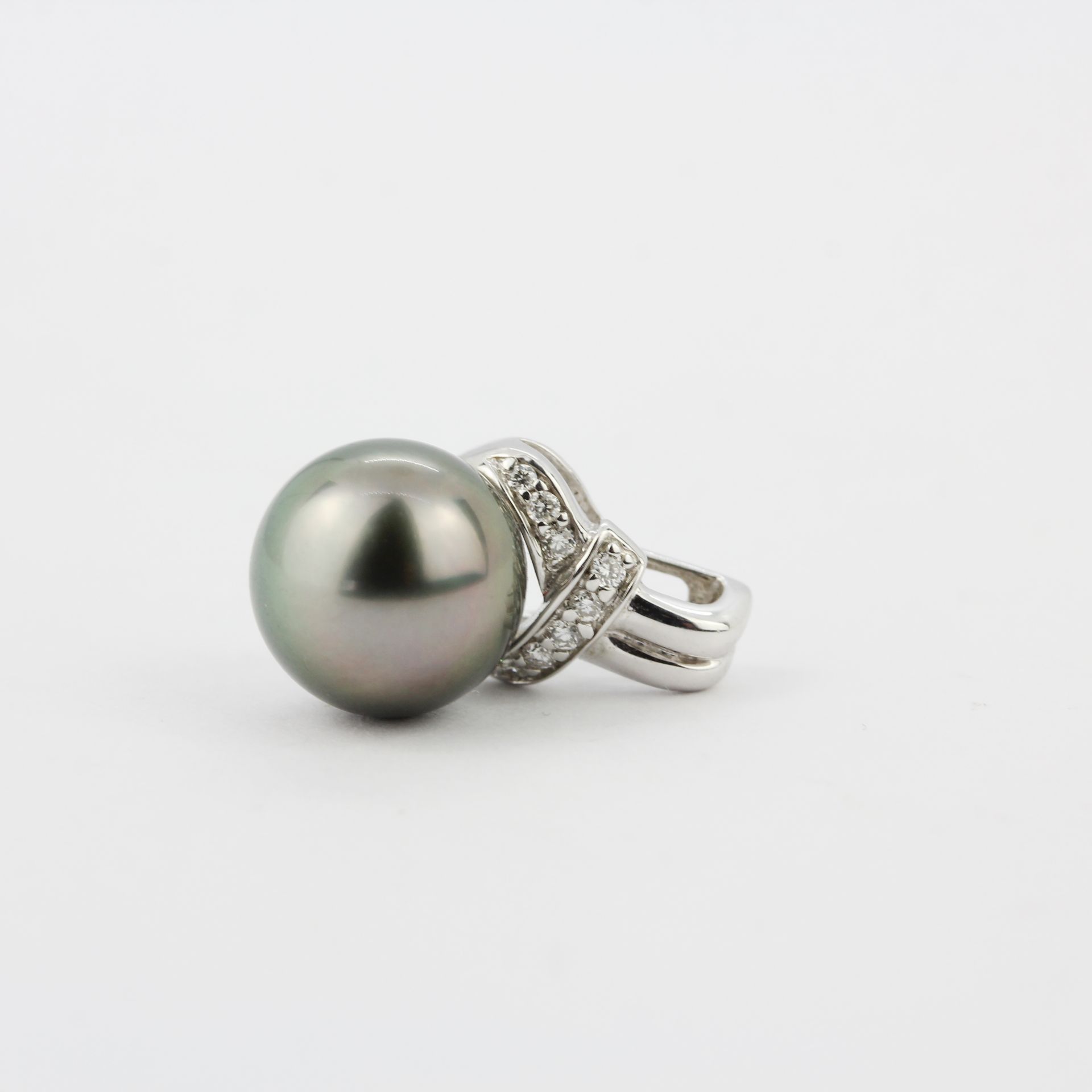 A 9t white gold pendant set with a black Tahitian pearl and diamonds, L. 5.6cm. - Image 2 of 3