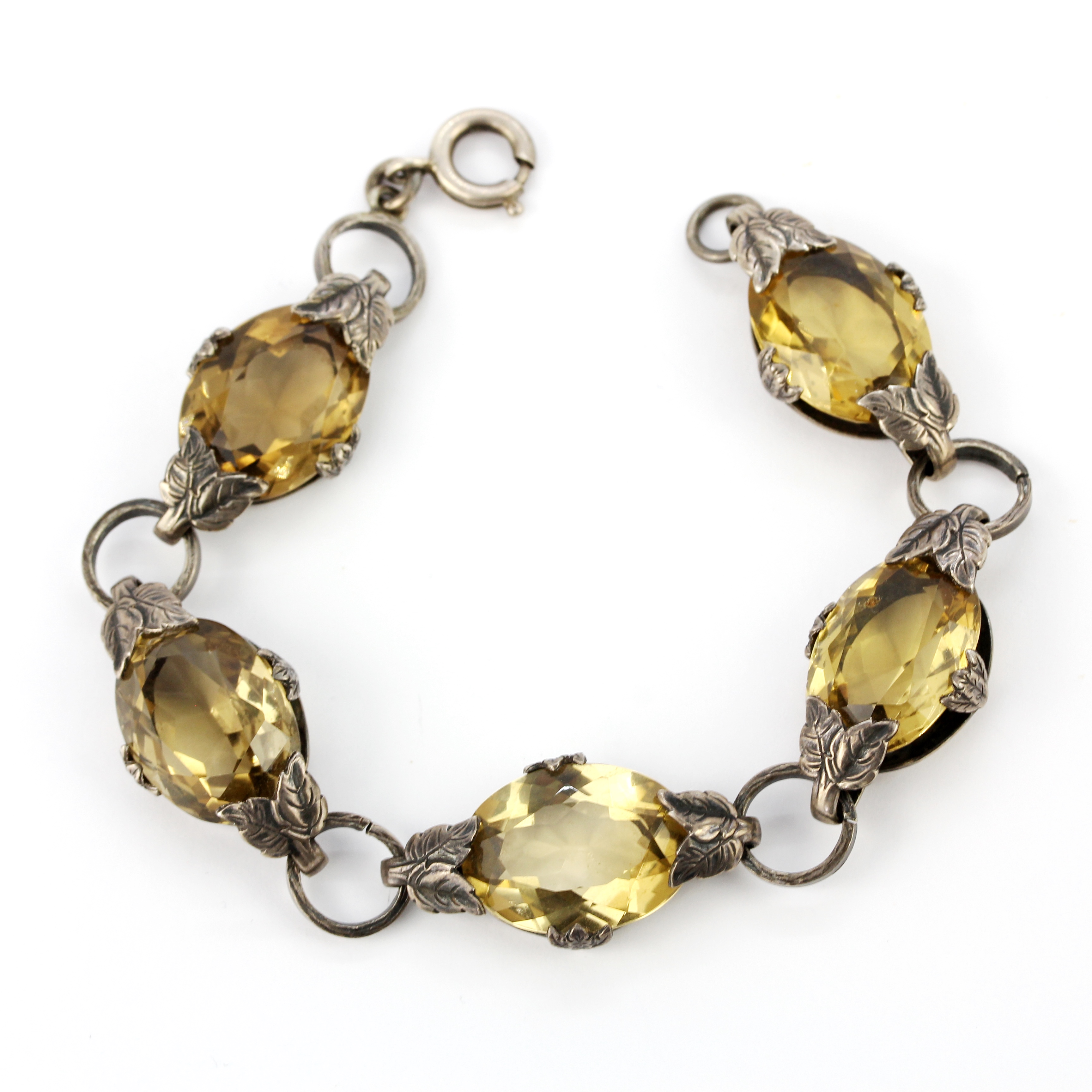 A silver bracelet set with oval cut citrines, L. 19cm.