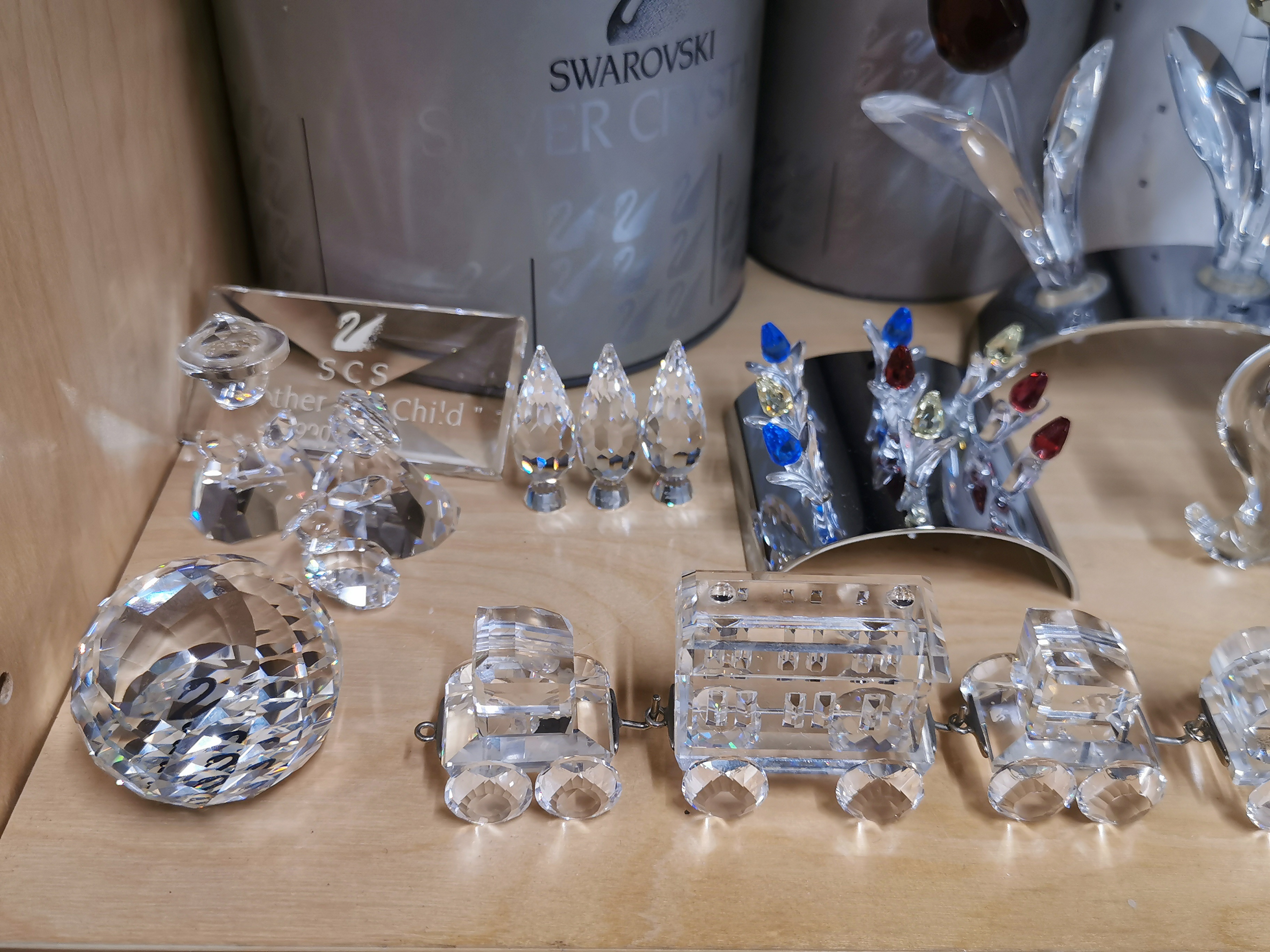 A collection of mixed Swarovski crystal items mostly with boxes including train and cross, cross - Image 2 of 7