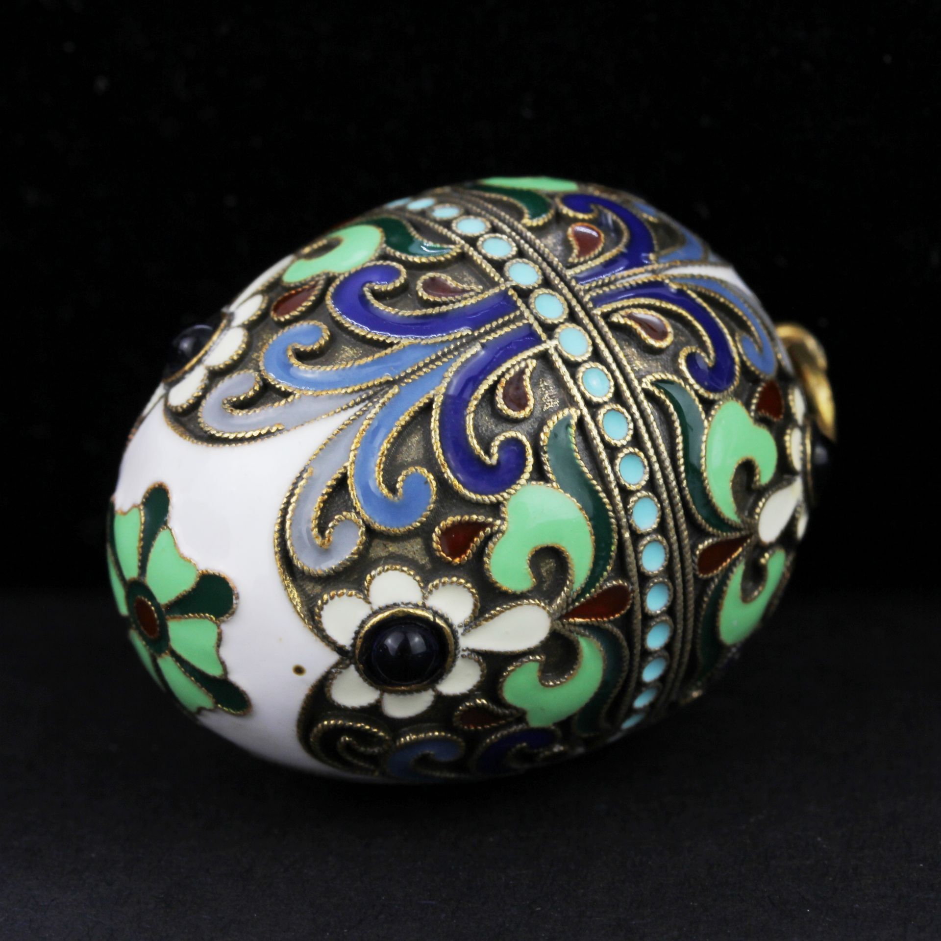 A Russian silver egg pendant set with cabochon cut sapphires, L. 4.5cm. - Image 4 of 4