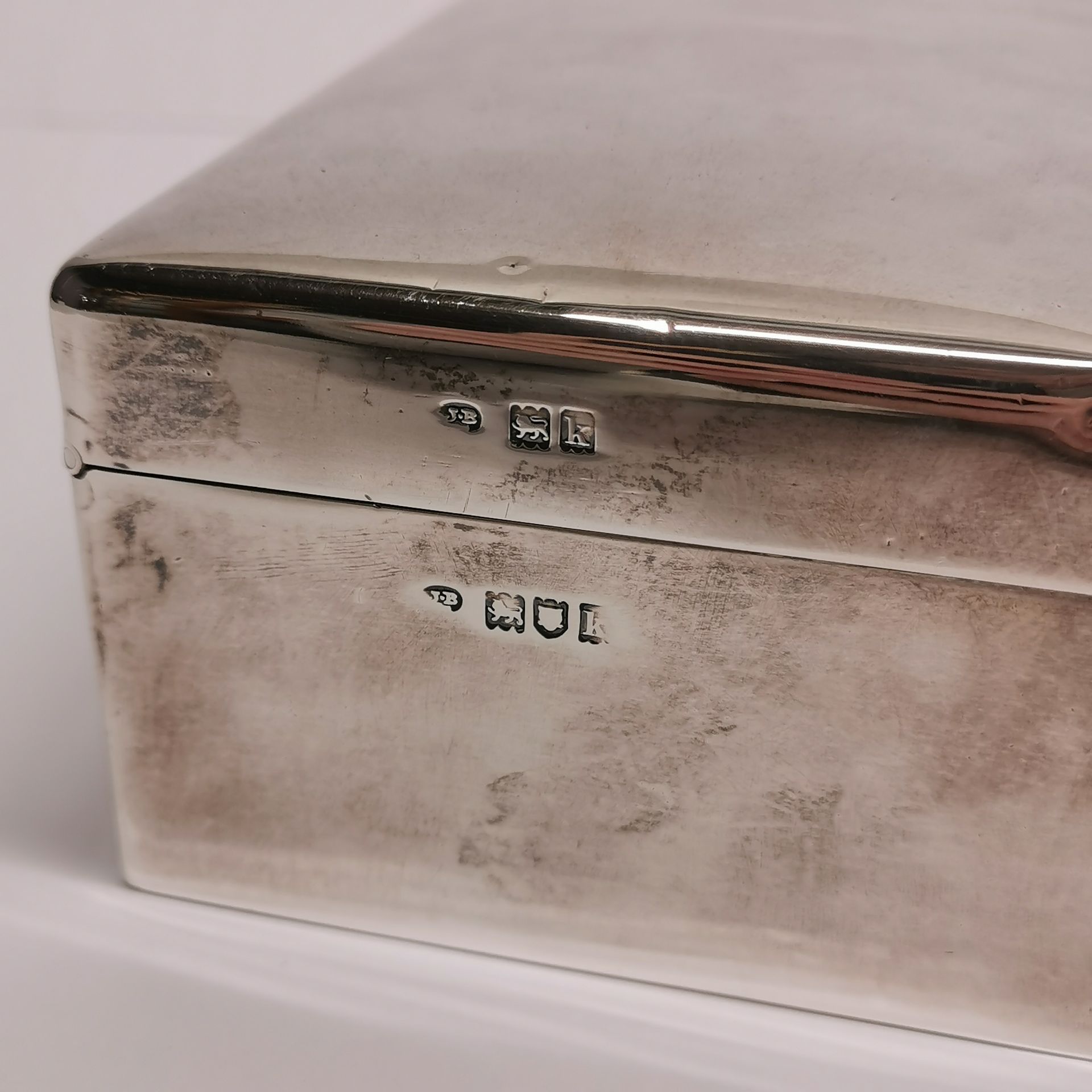 A large hallmarked silver cigarette box, 20 x 11 x 7cm. - Image 3 of 3