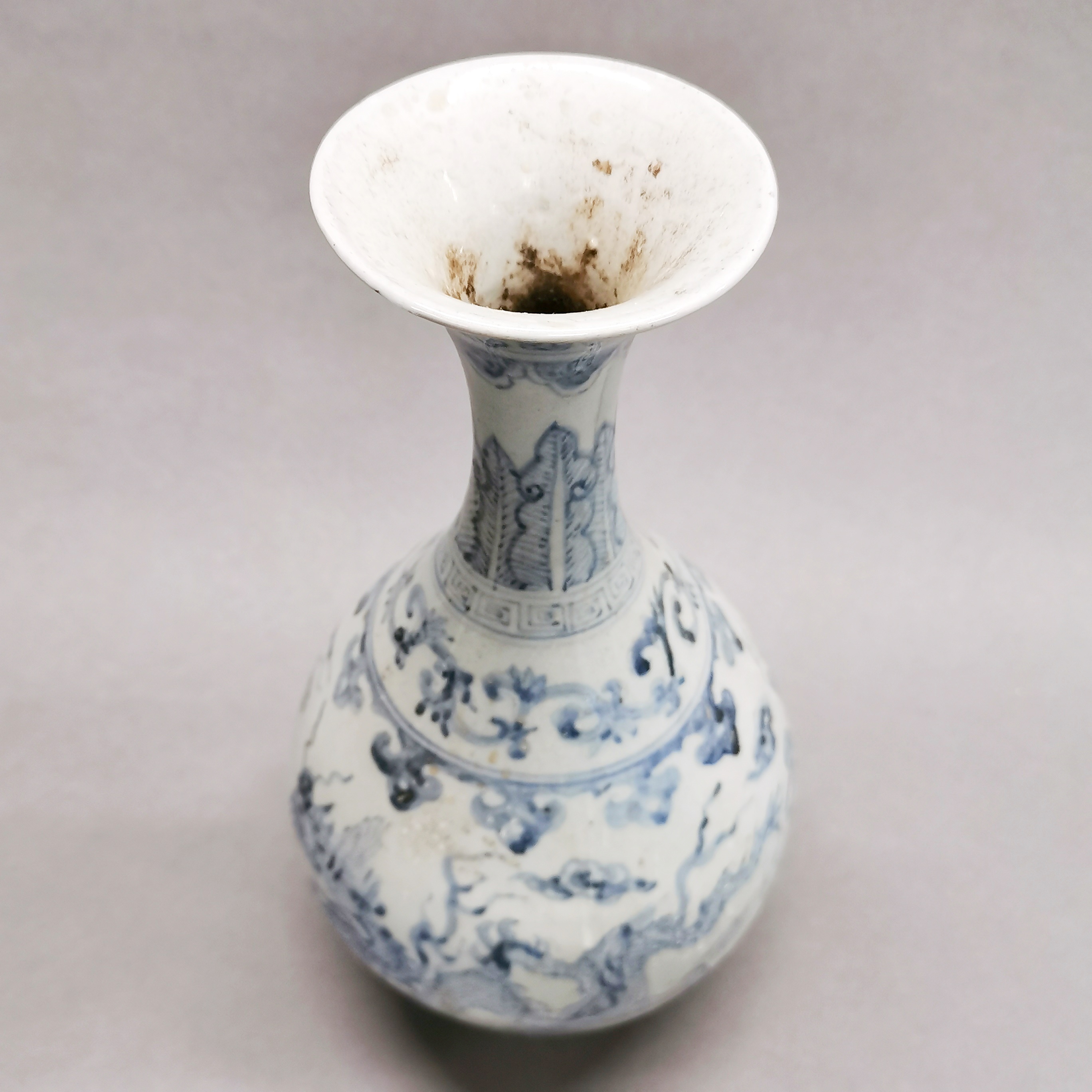 A Chinese provincial hand painted porcelain vase, decorated with dragons, H. 27cm. - Image 2 of 3