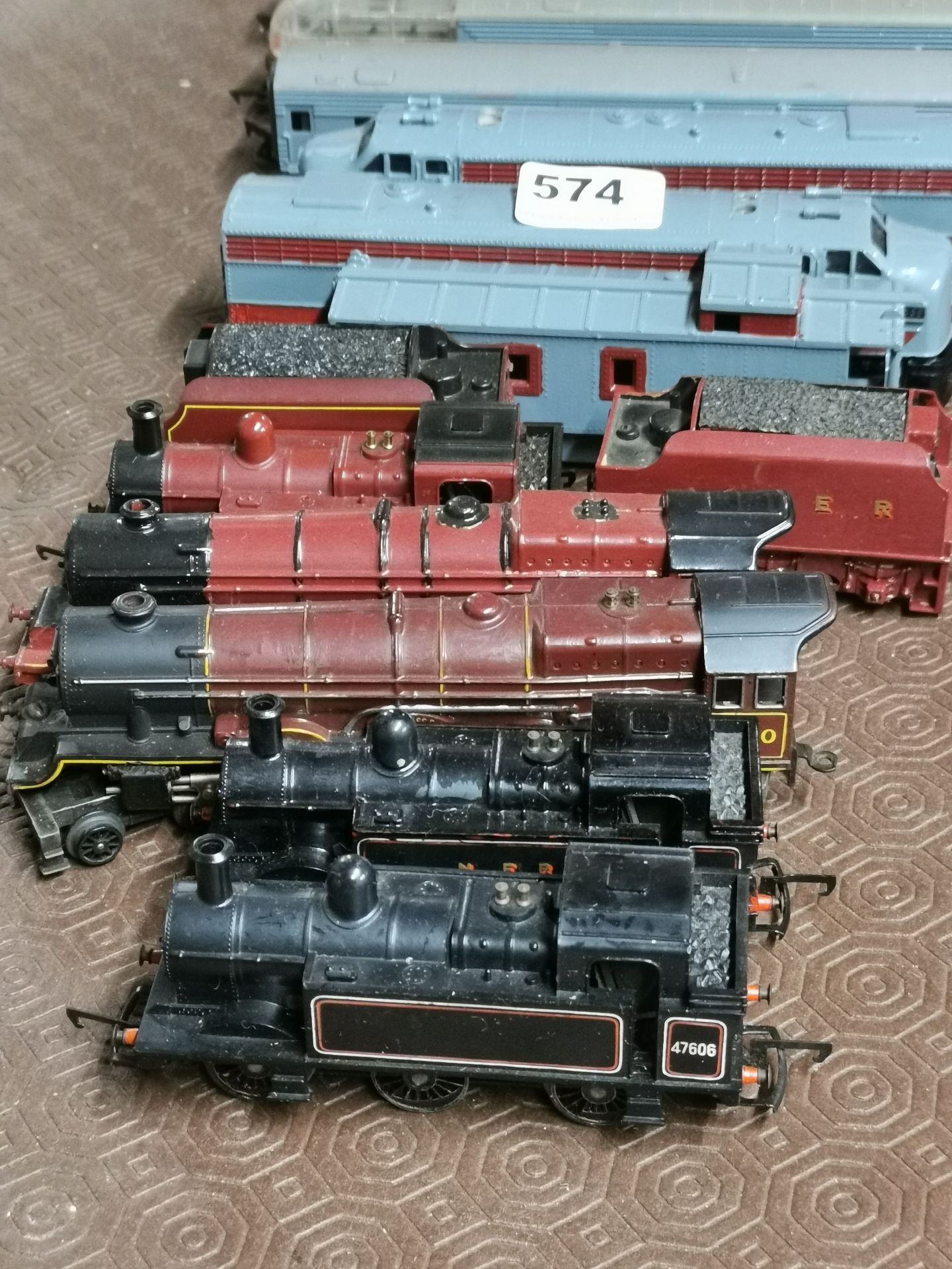 A group of mixed 00 gauge locomotives and rolling stock. - Image 2 of 2