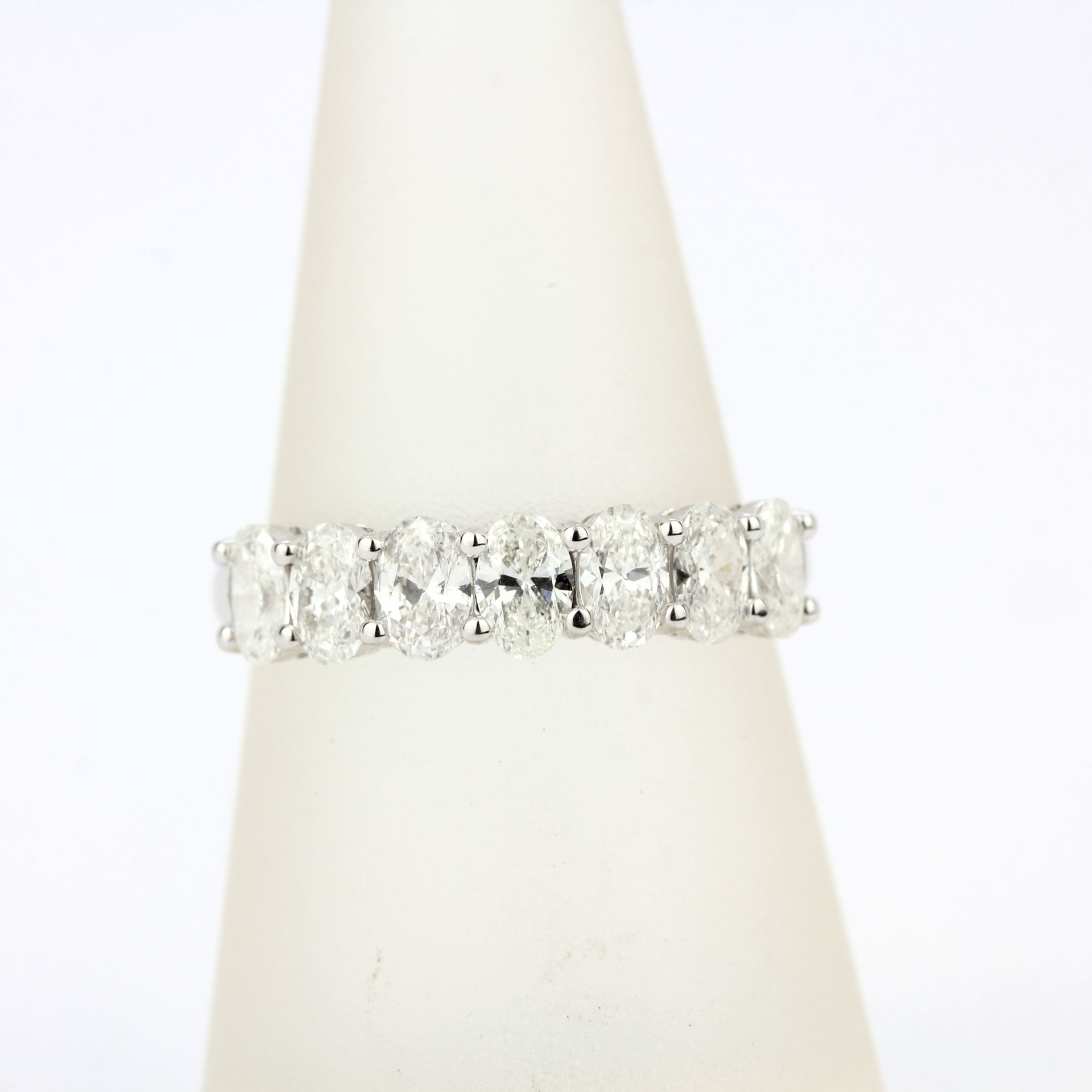 An 18ct white gold ring set with seven oval cut diamond, overall 1.37ct, ring size O.5 - Image 3 of 3