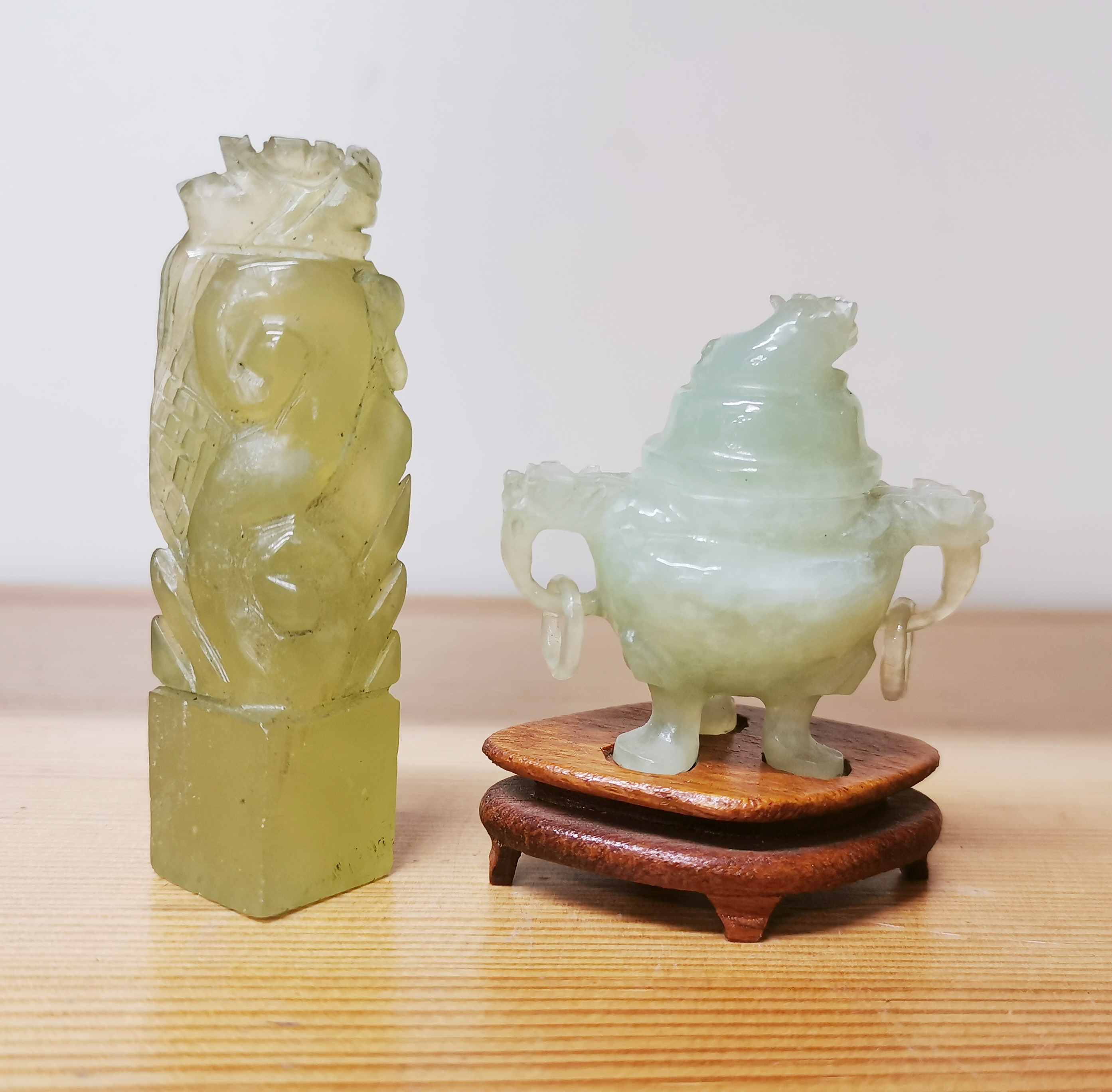 A group of Chinese spinach jade and other jade items. Stem cup H. 9cm. - Image 4 of 4