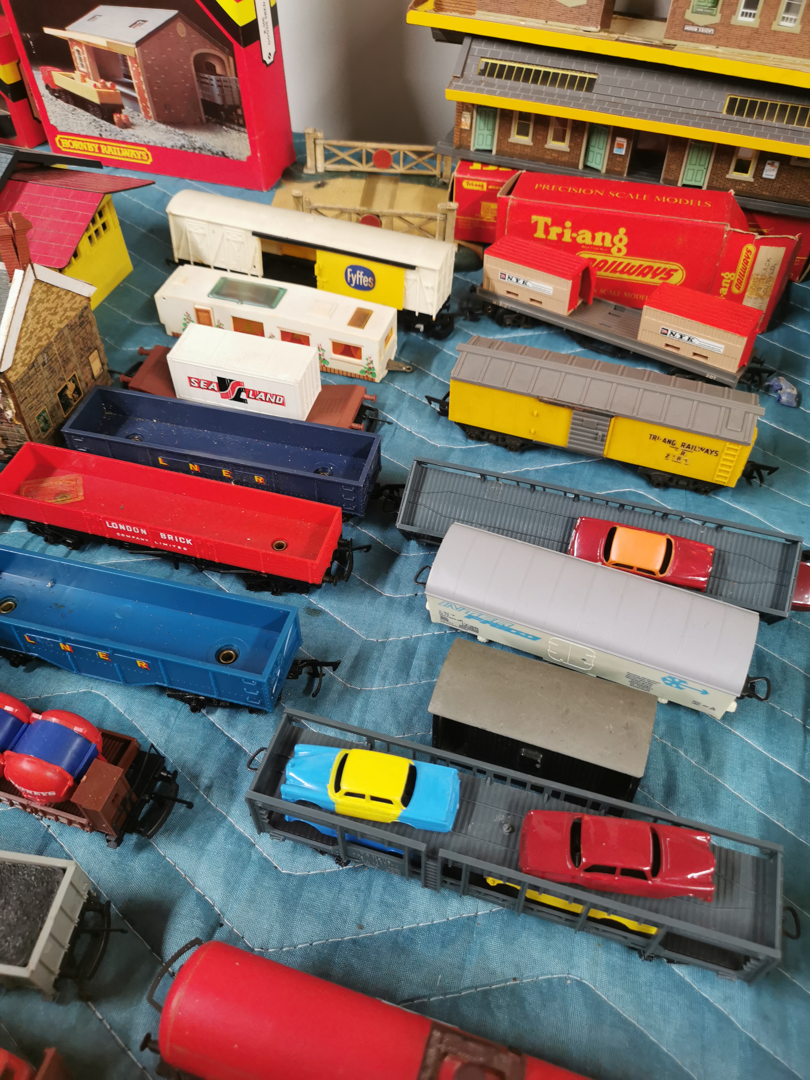 A large quantity of 00 gauge layout accessories and rolling stock. - Image 4 of 4