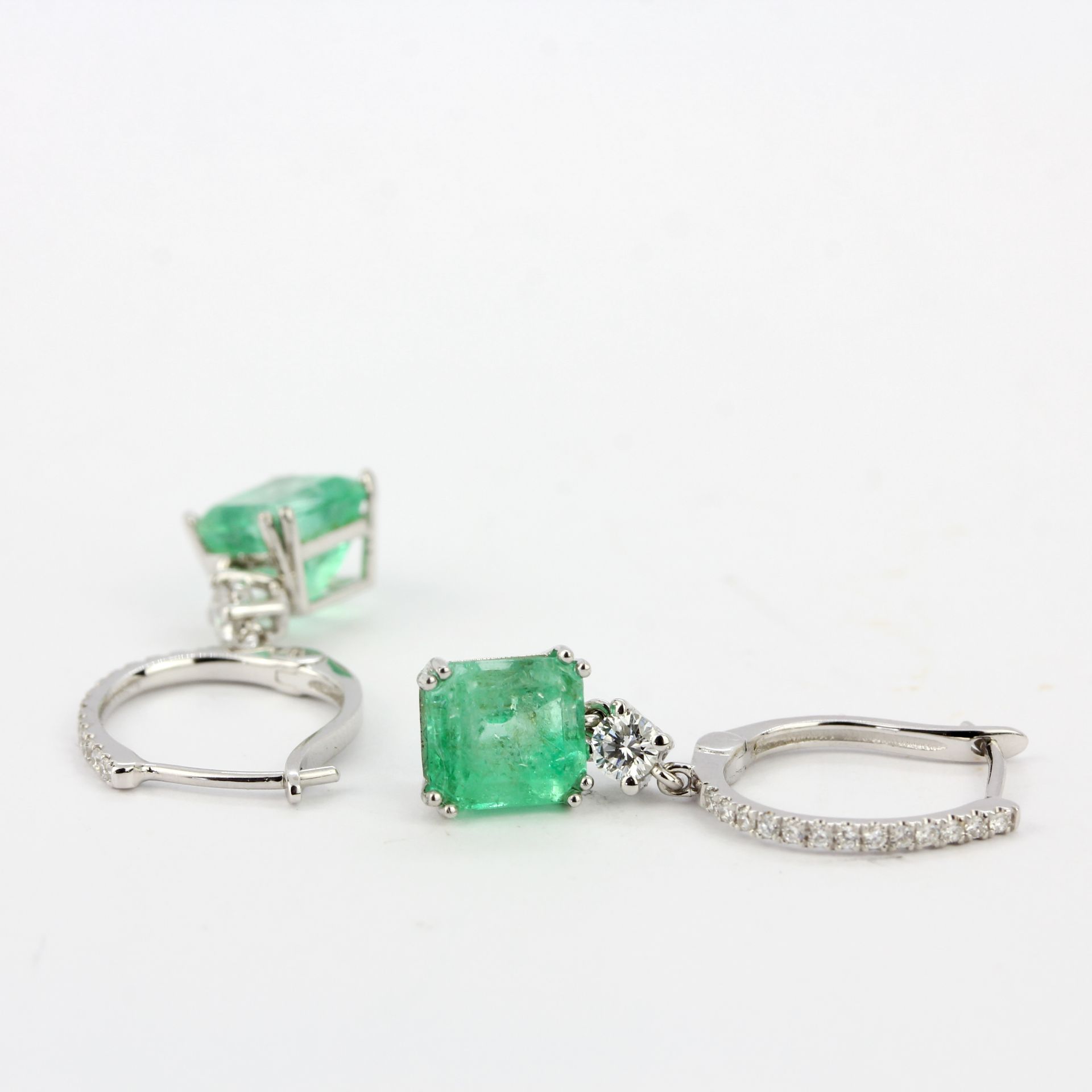 A pair of 18ct white gold drop earrings set with emerald cut emeralds and diamonds, L. 2.7cm. - Image 3 of 3