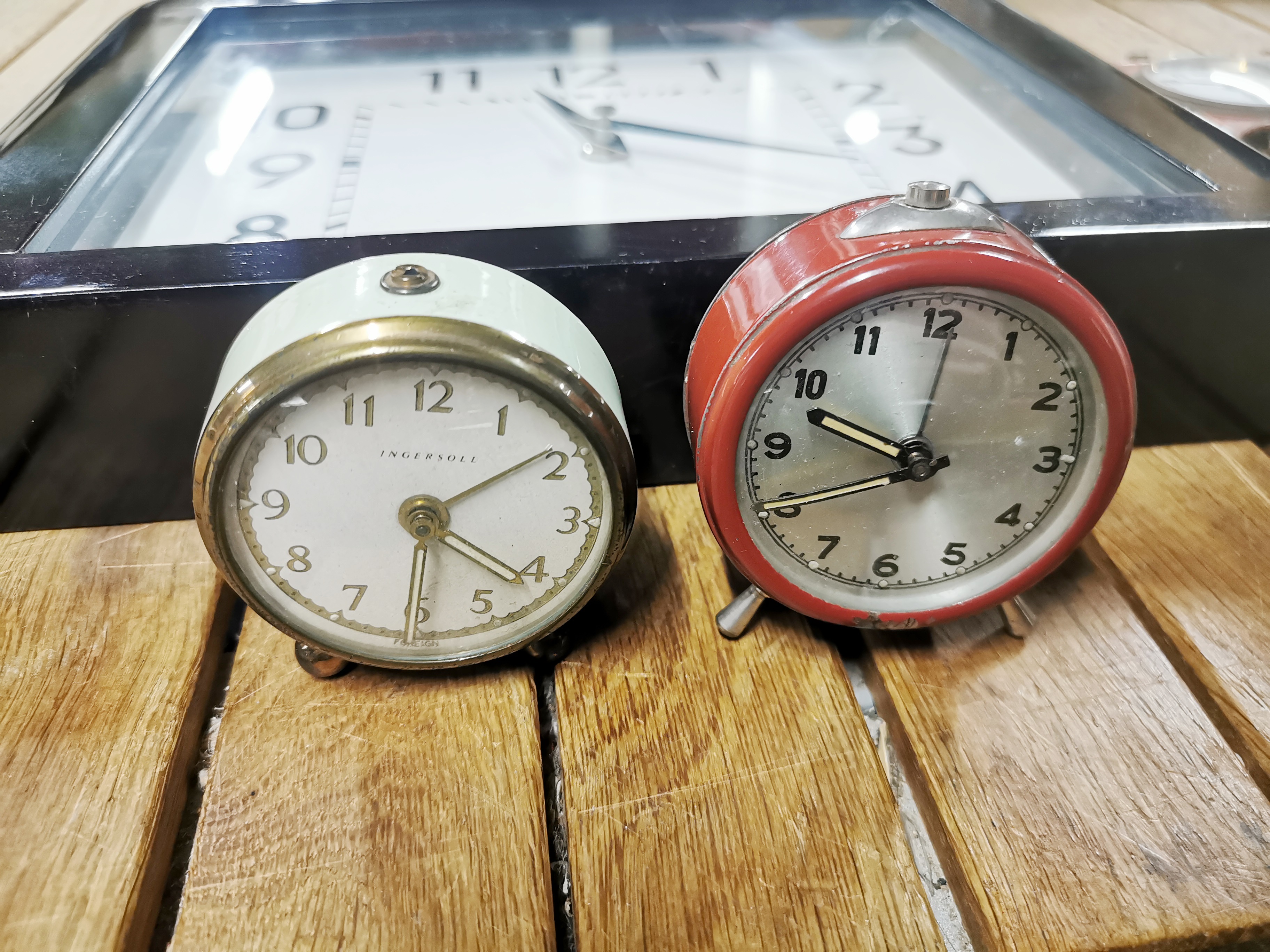 A vintage leather folding travel clock with two small alarm clocks and a battery operated wall - Image 3 of 3