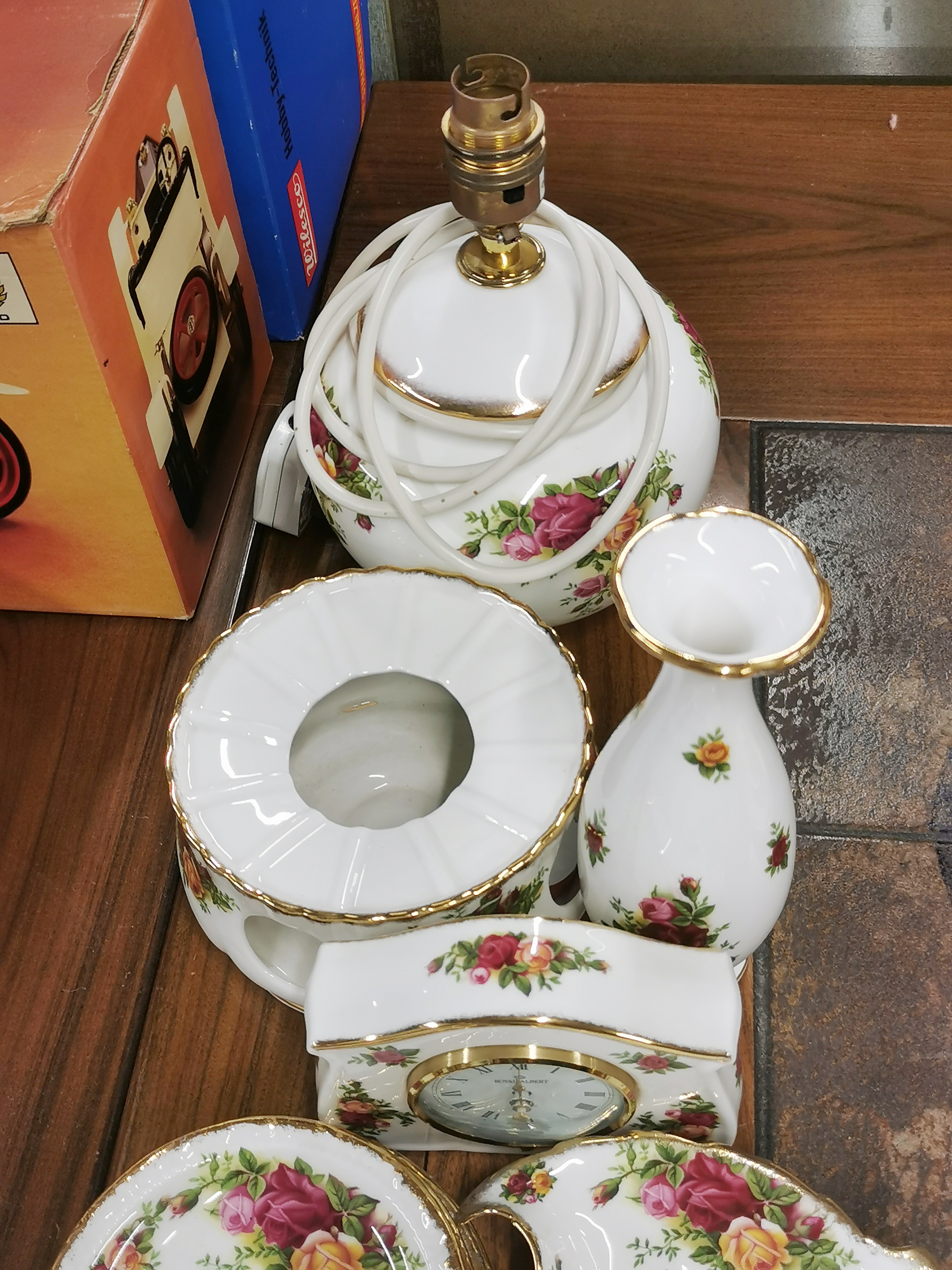 A group of Royal Albert old country roses decorative items. - Image 3 of 3