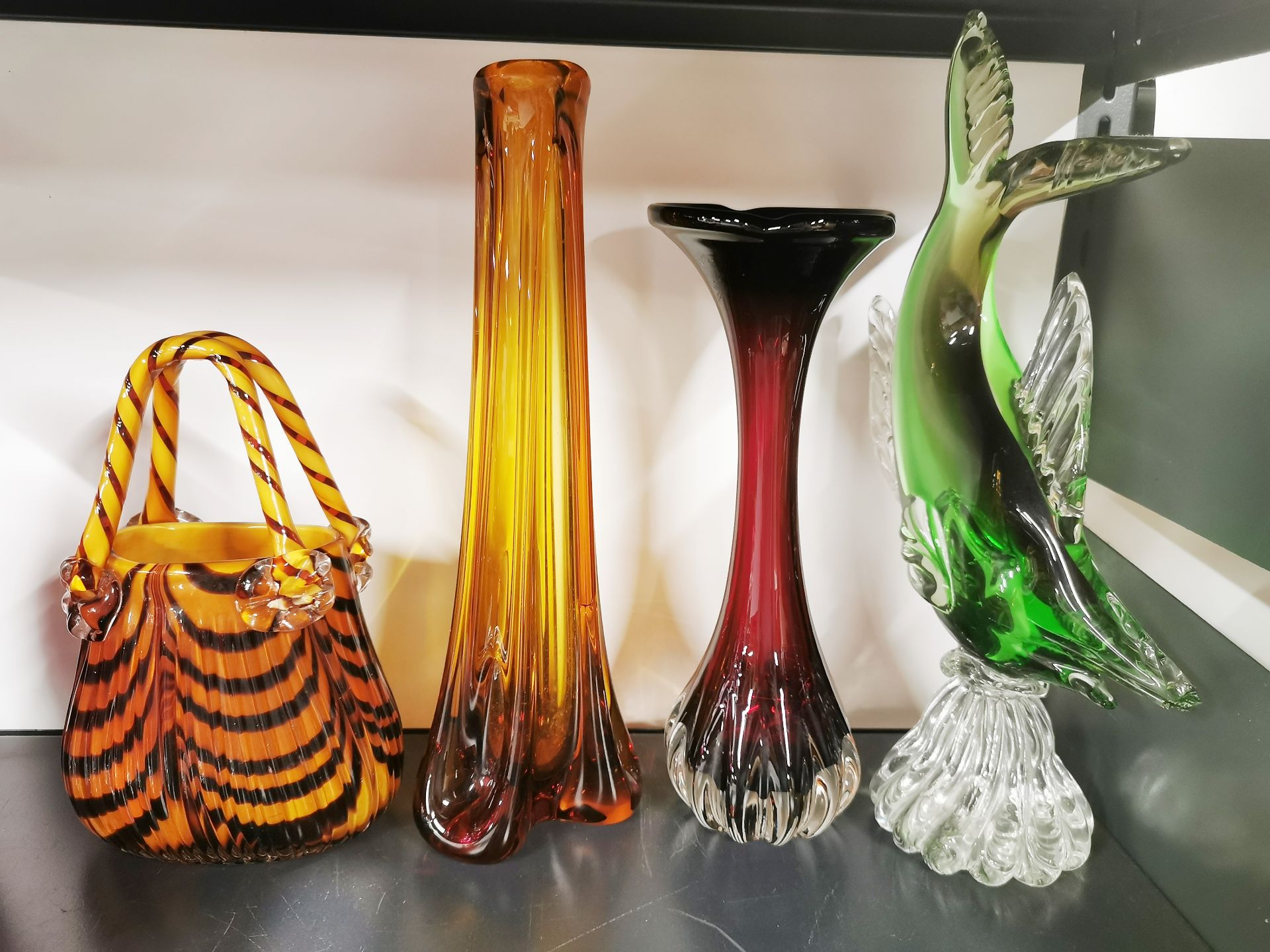 A group of nine good glass items, tallest 30cm. - Image 4 of 5