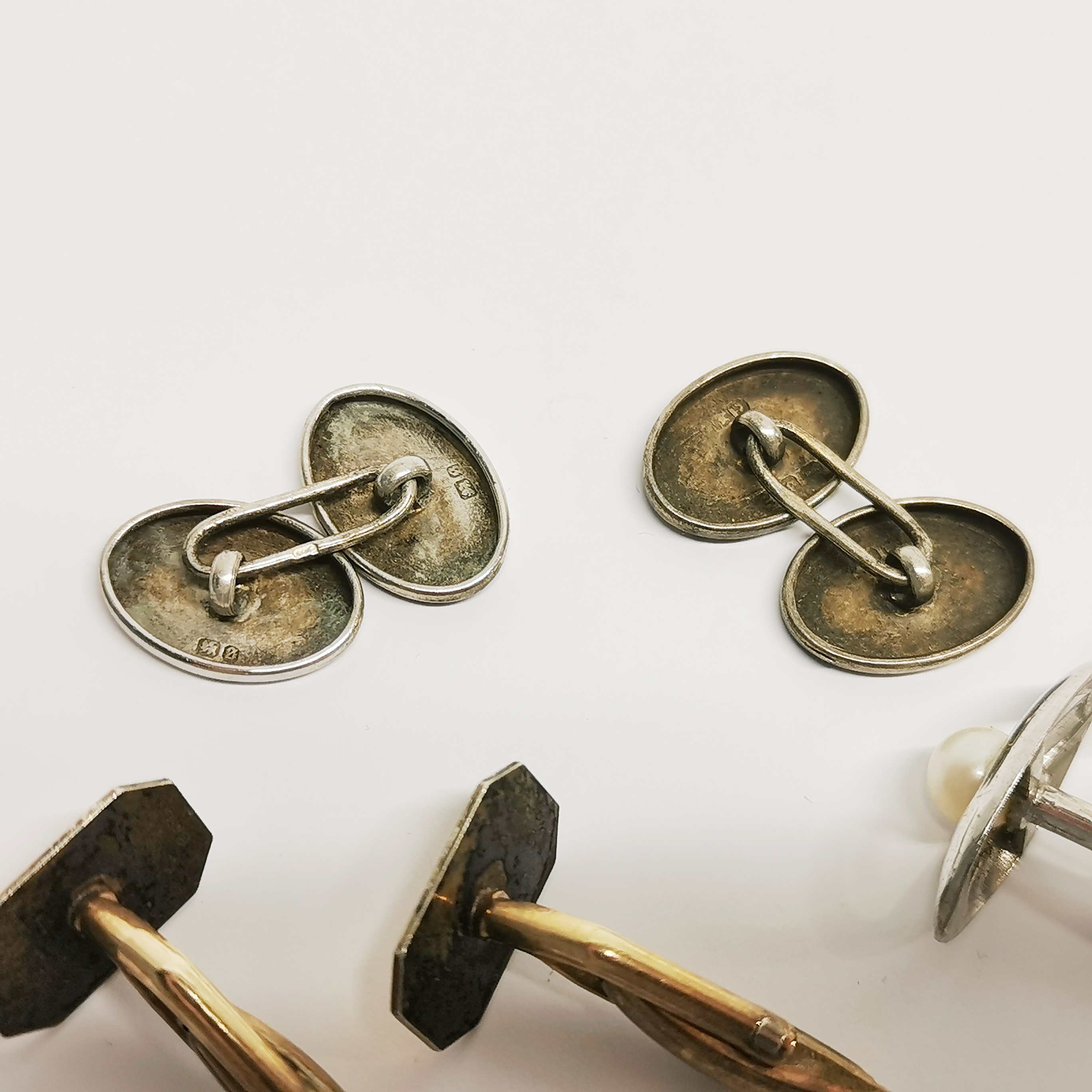 A group of vintage silver cufflinks. - Image 3 of 3