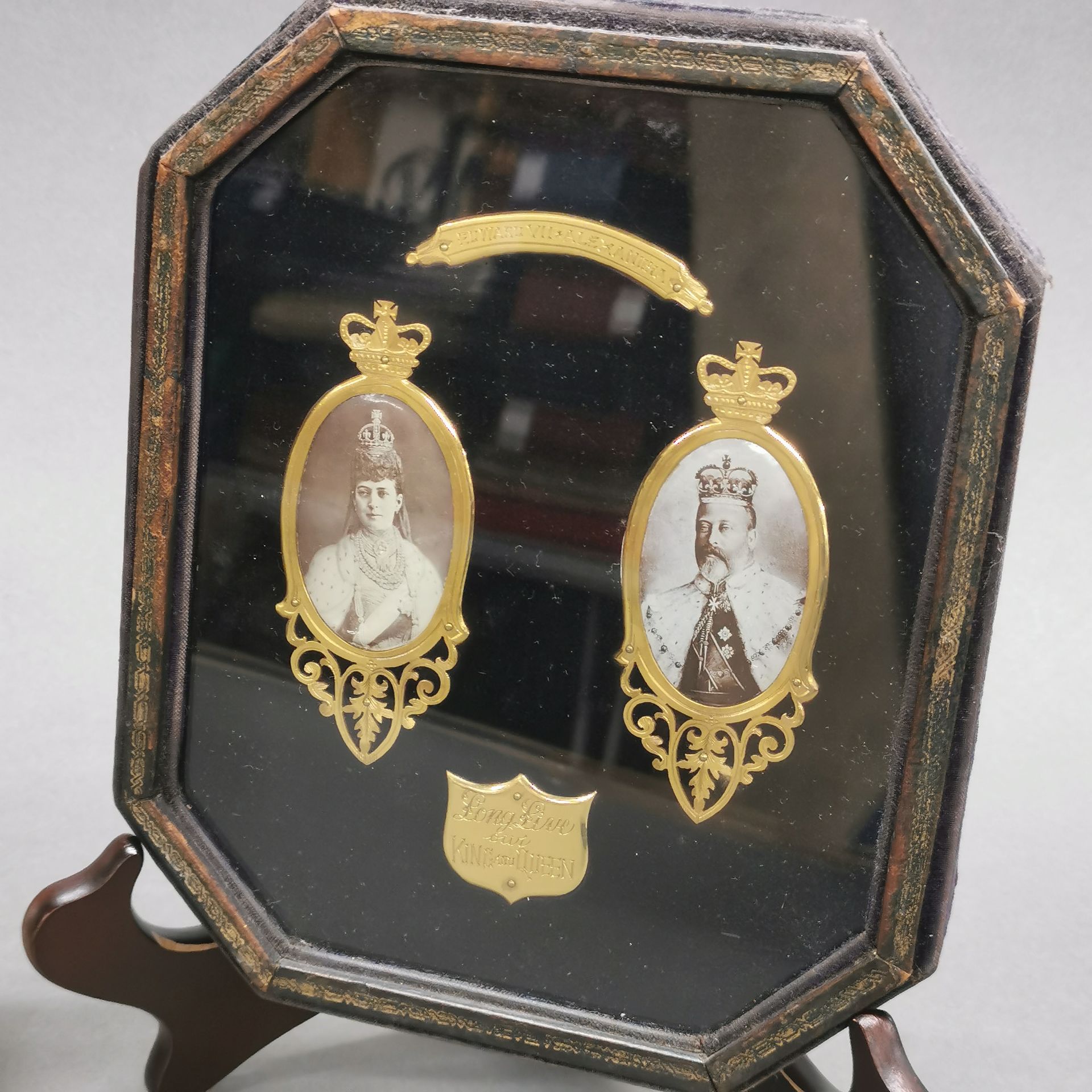 An Edwardian framed and enamelled photograph of a lady, frame size 15 x 16cm, together with a - Image 3 of 5