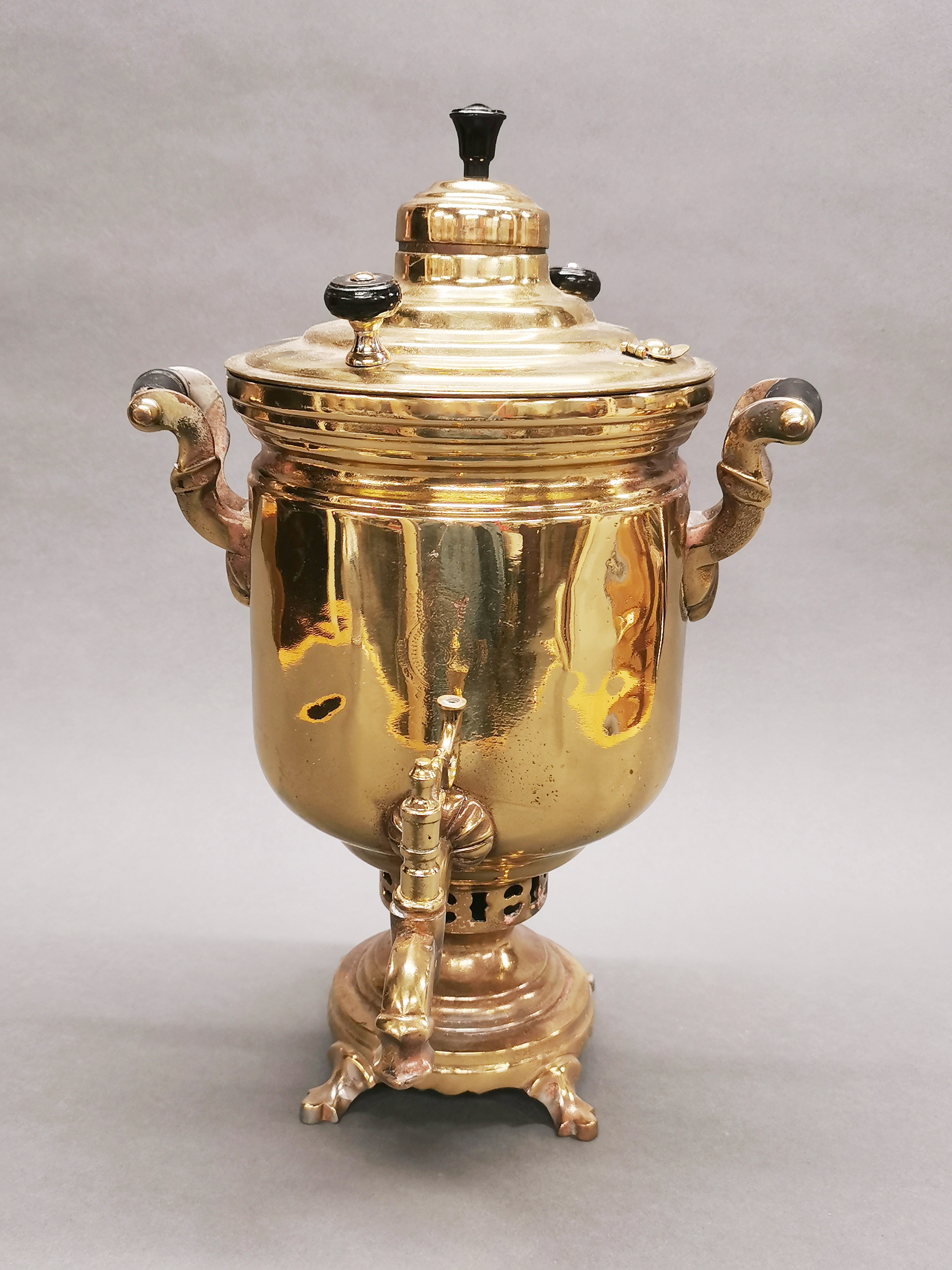 A 19th/ early 20thC brass samovar, H. 45cm. - Image 3 of 3