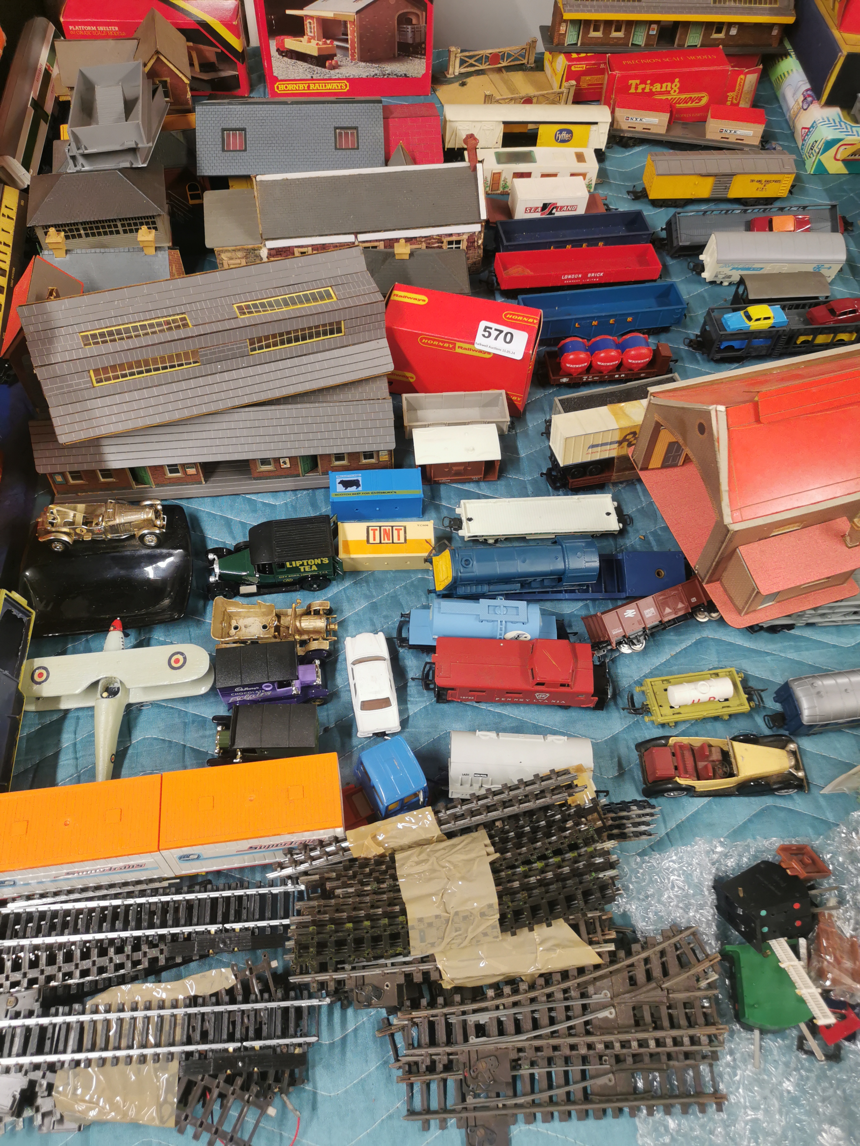 A large quantity of 00 gauge layout accessories and rolling stock. - Image 3 of 4