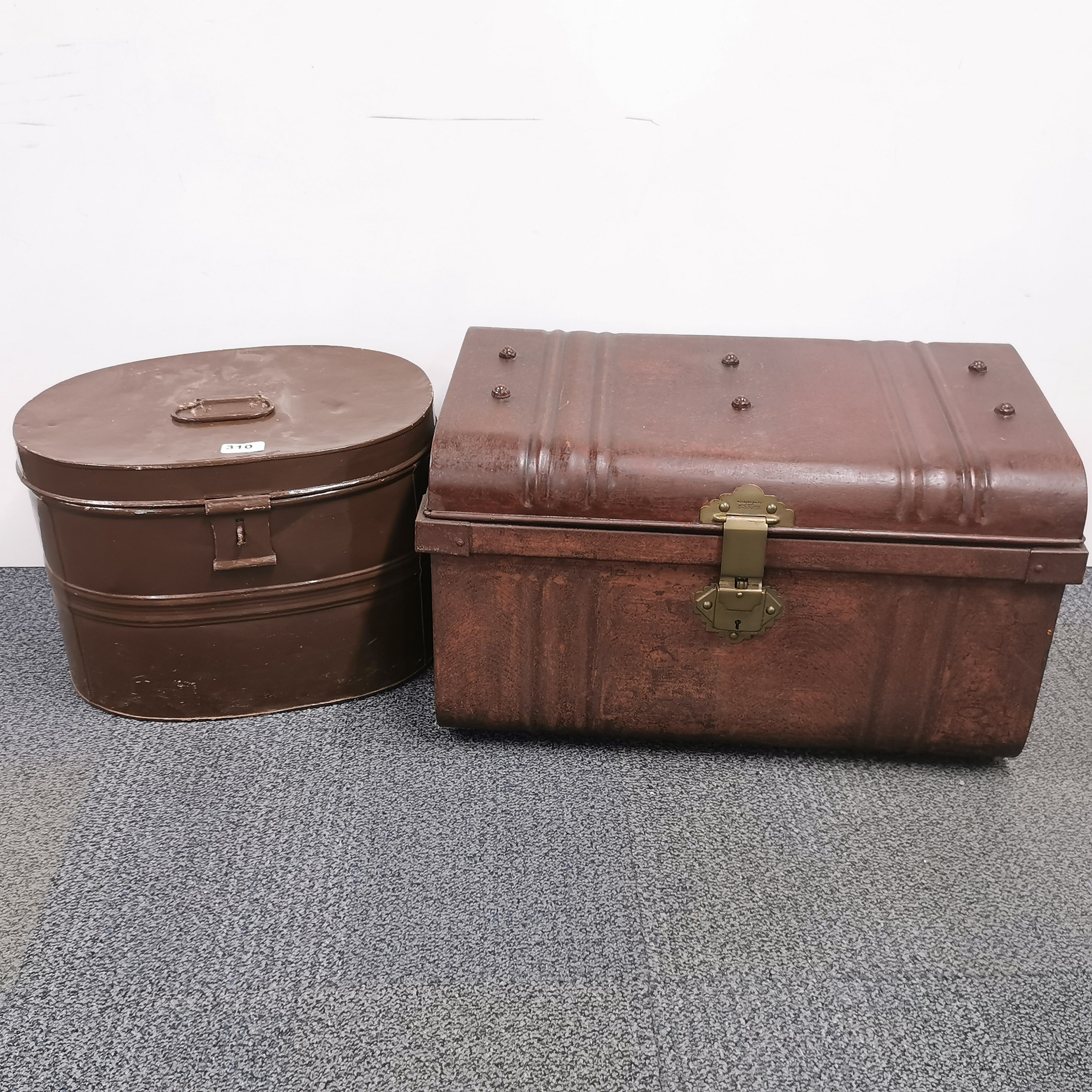 A painted metal hat box and a metal trunk, trunk size 55 x 36 x 33cm.