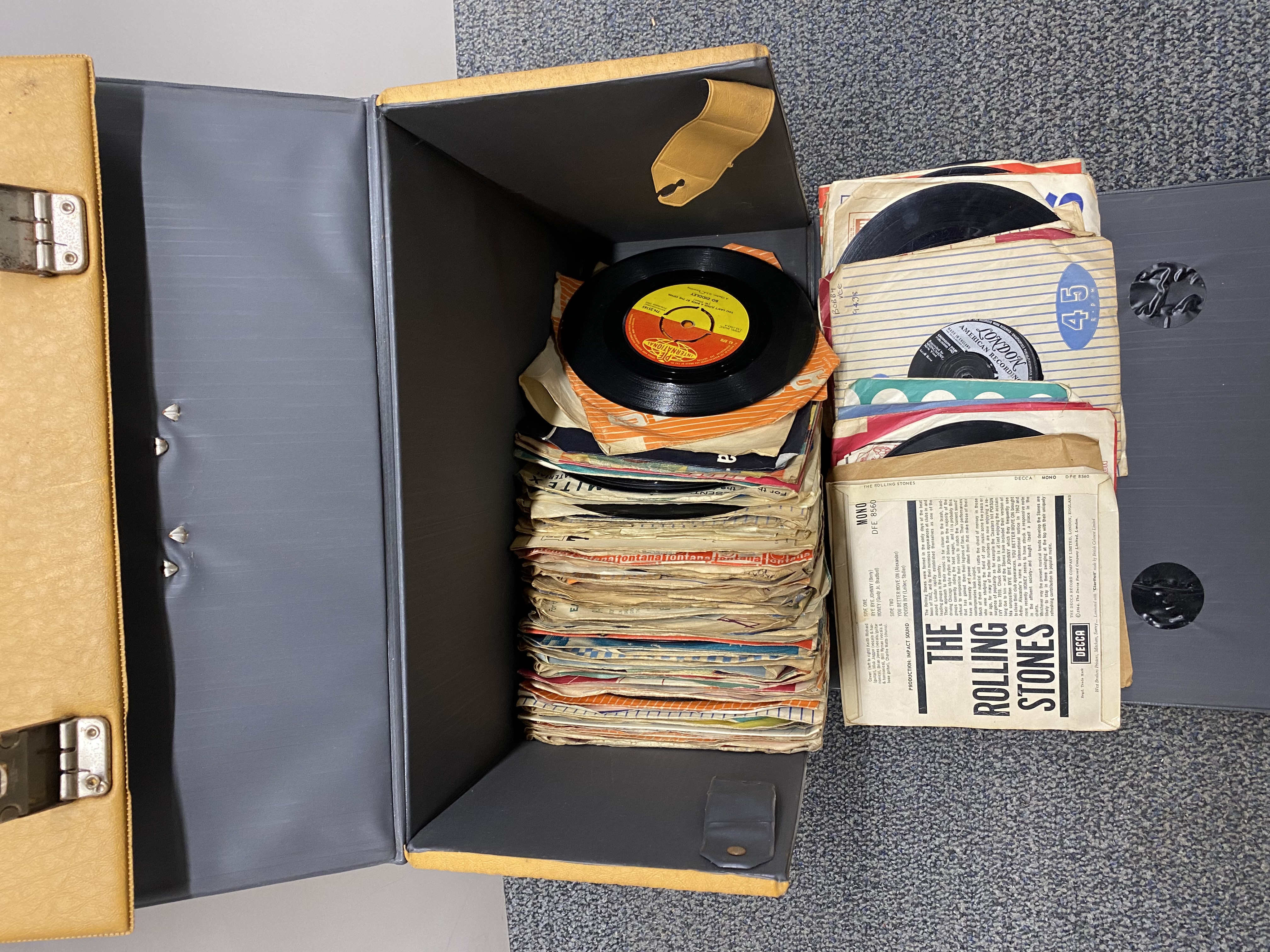 A quantity of 45-RPM single records.