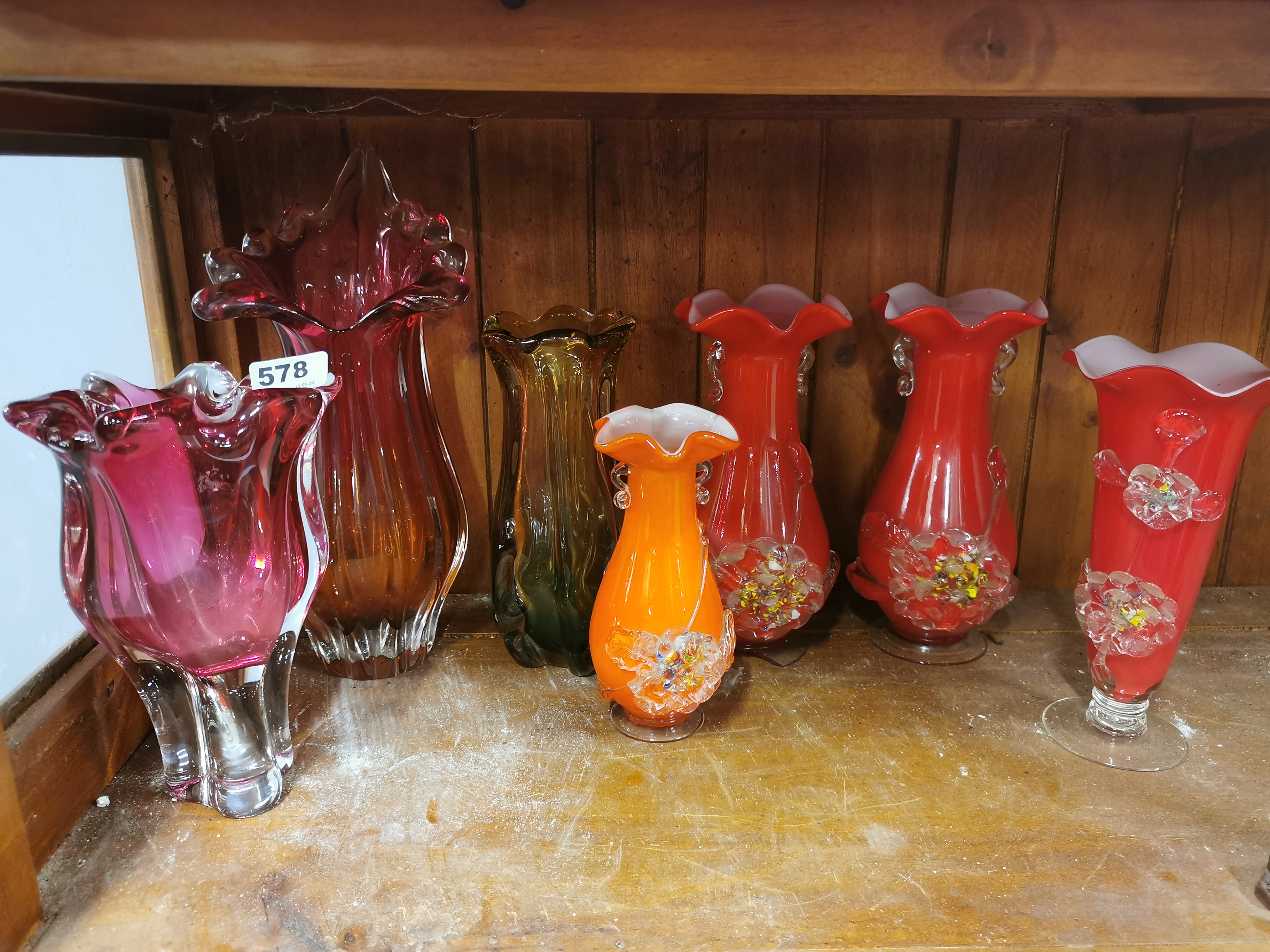 A group of mixed vintage glassware. - Image 2 of 3