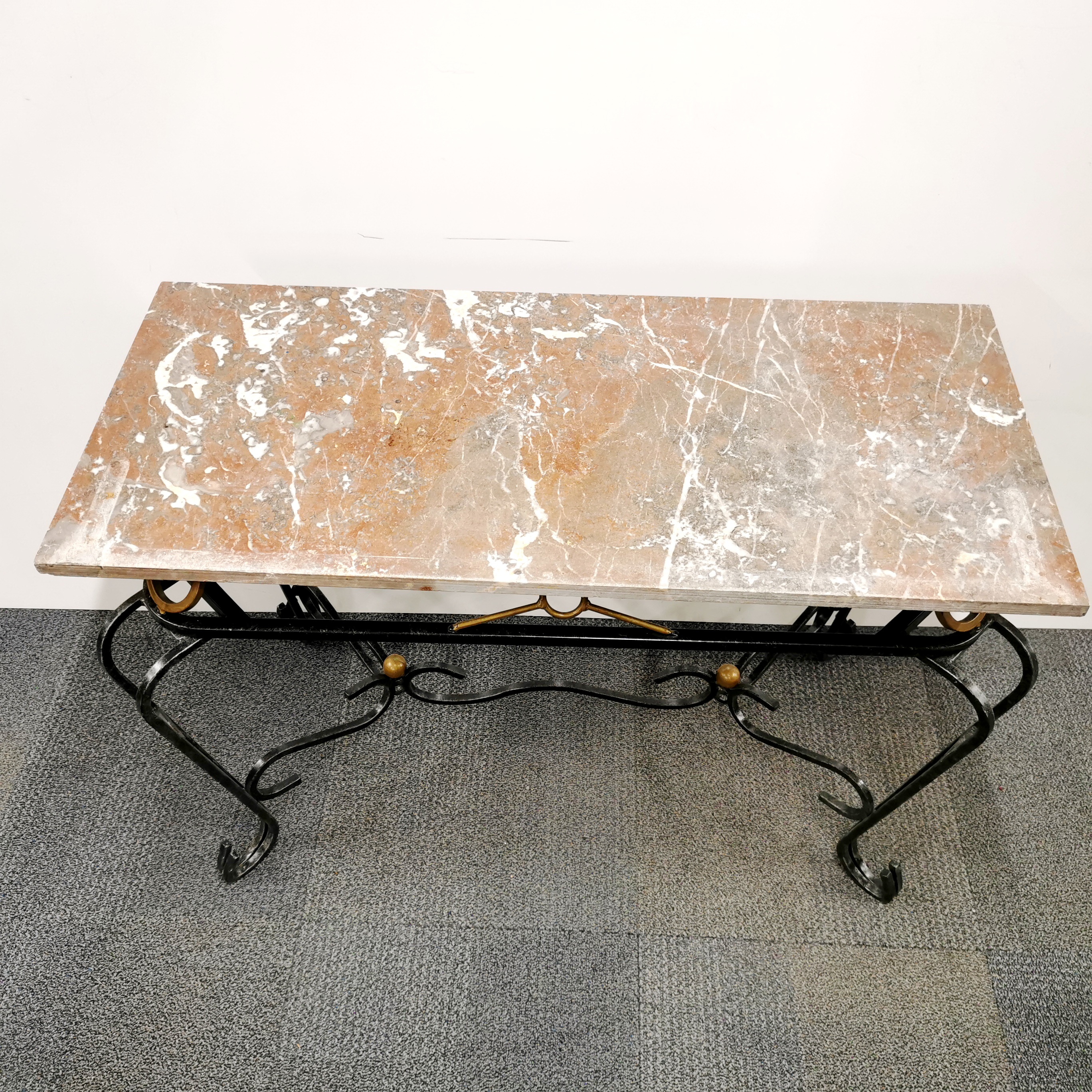 An interesting vintage wrought metal display stand and matching marble topped table and four - Image 2 of 7