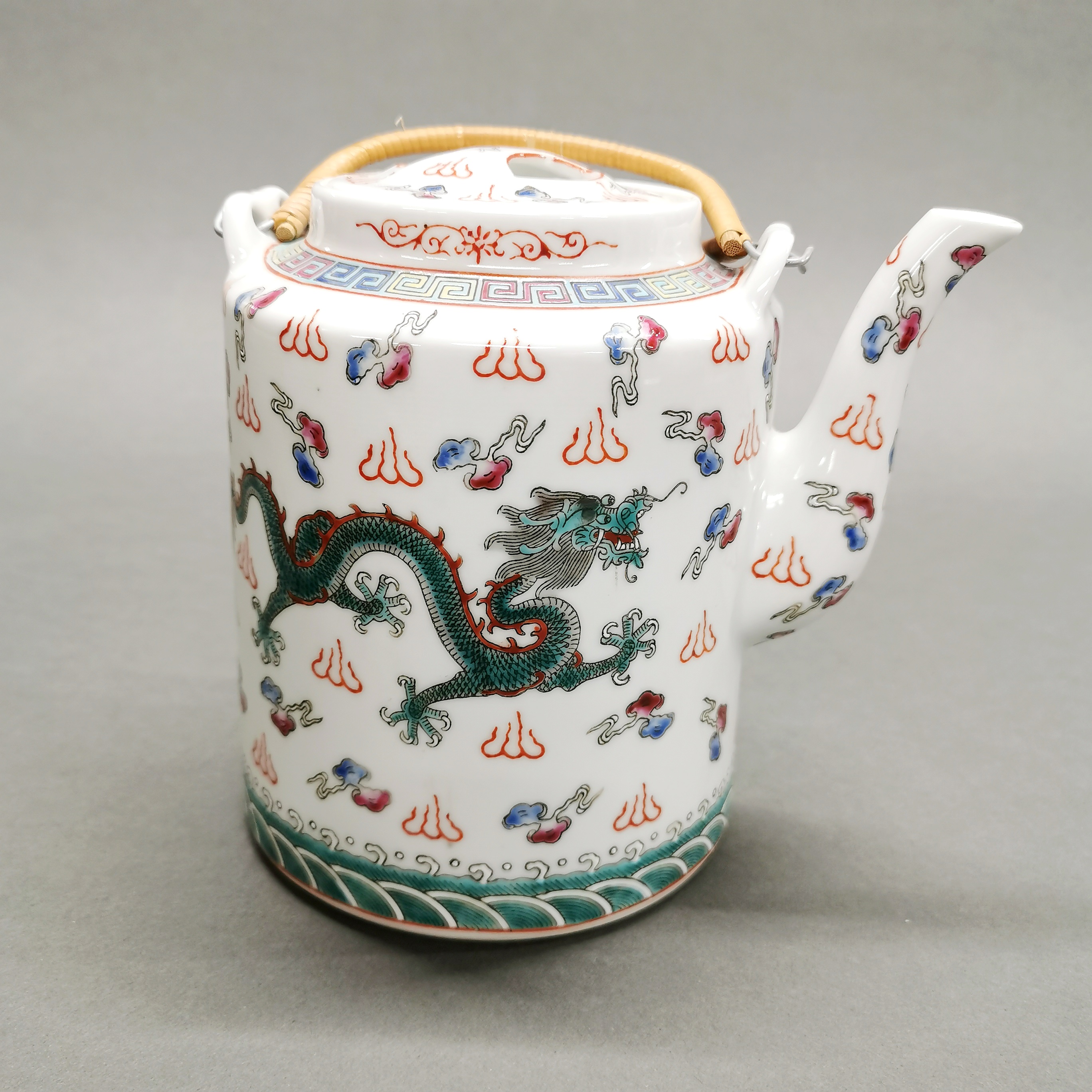 A Chinese cased porcelain tea pot and cups with a lacquered serving set. - Image 4 of 4