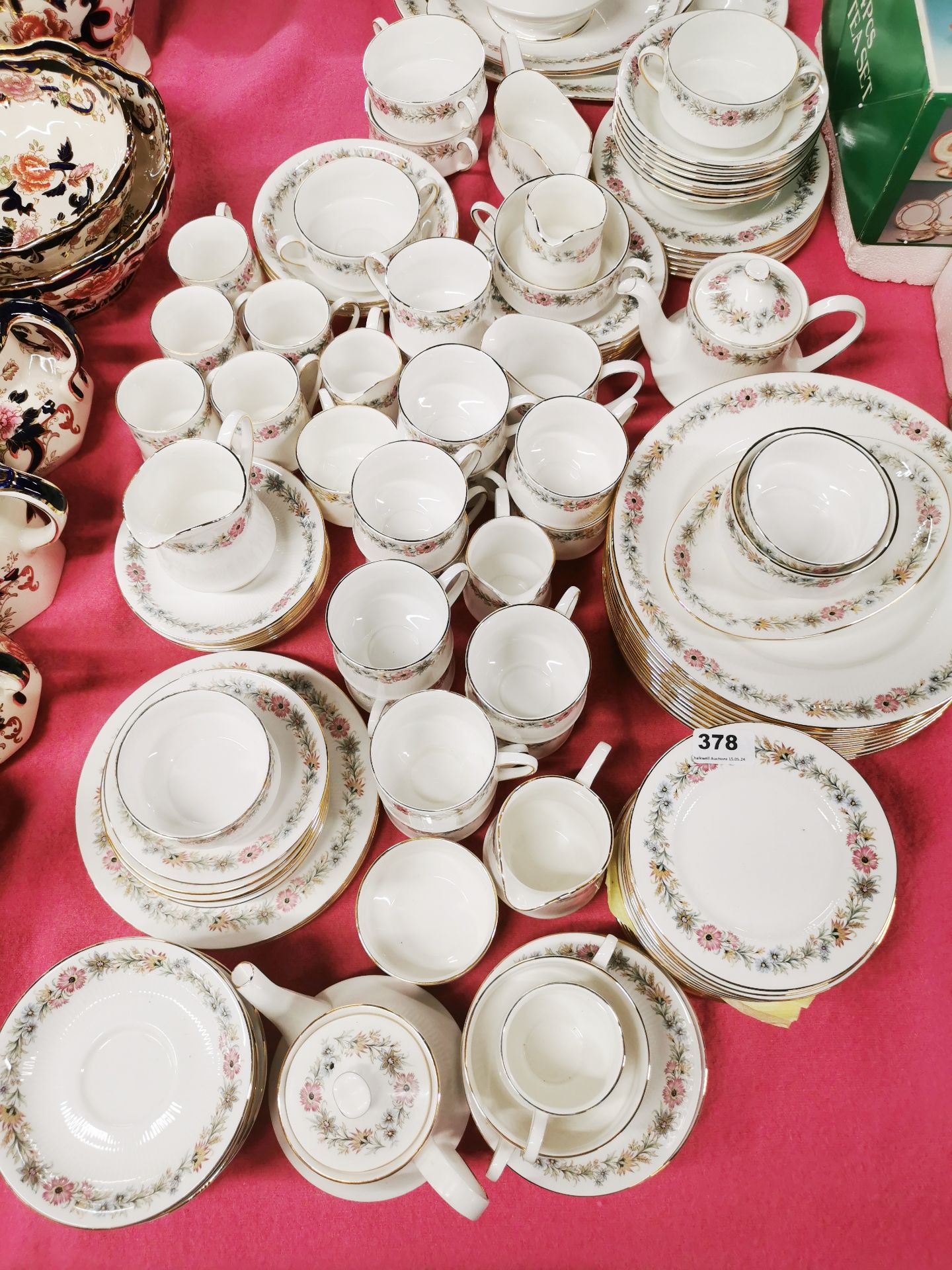 A very extensive Paragon Belinda pattern dinner, tea and coffee set. - Image 2 of 4