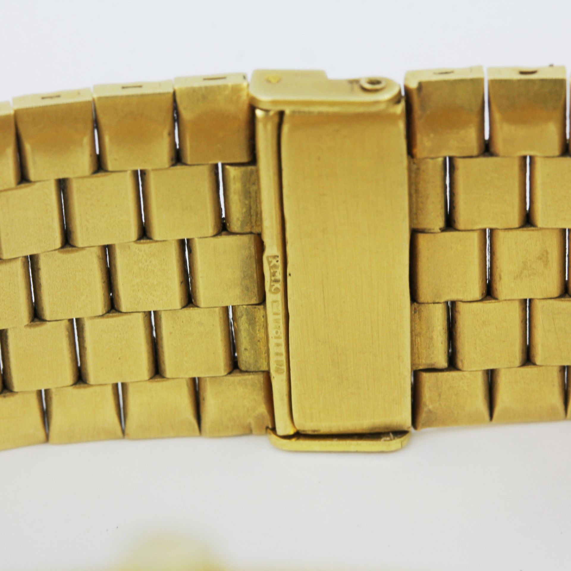 A gentleman's 18ct yellow gold Bulova wrist watch, serial number 1301650. - Image 4 of 4
